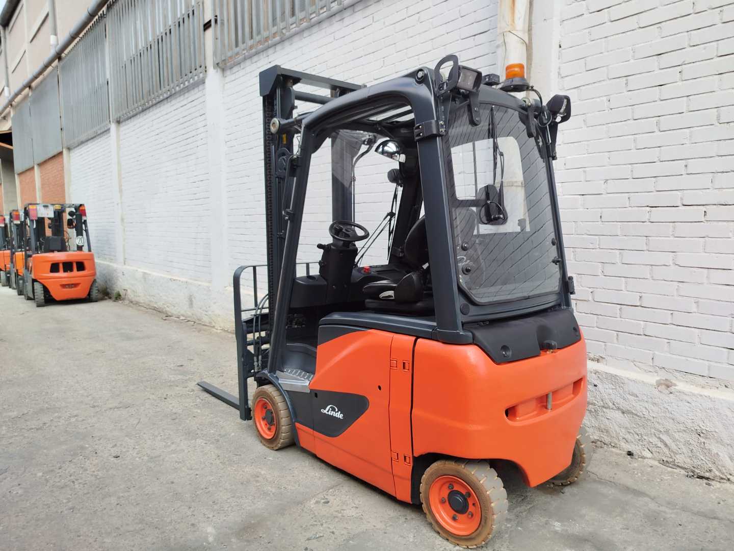 Used Forklift Linde E16PH 4 riteņu dakšu iekrāvējs (Image 3) Used Forklift Linde E16PH 4 riteņu dakšu iekrāvējs (Image 3)