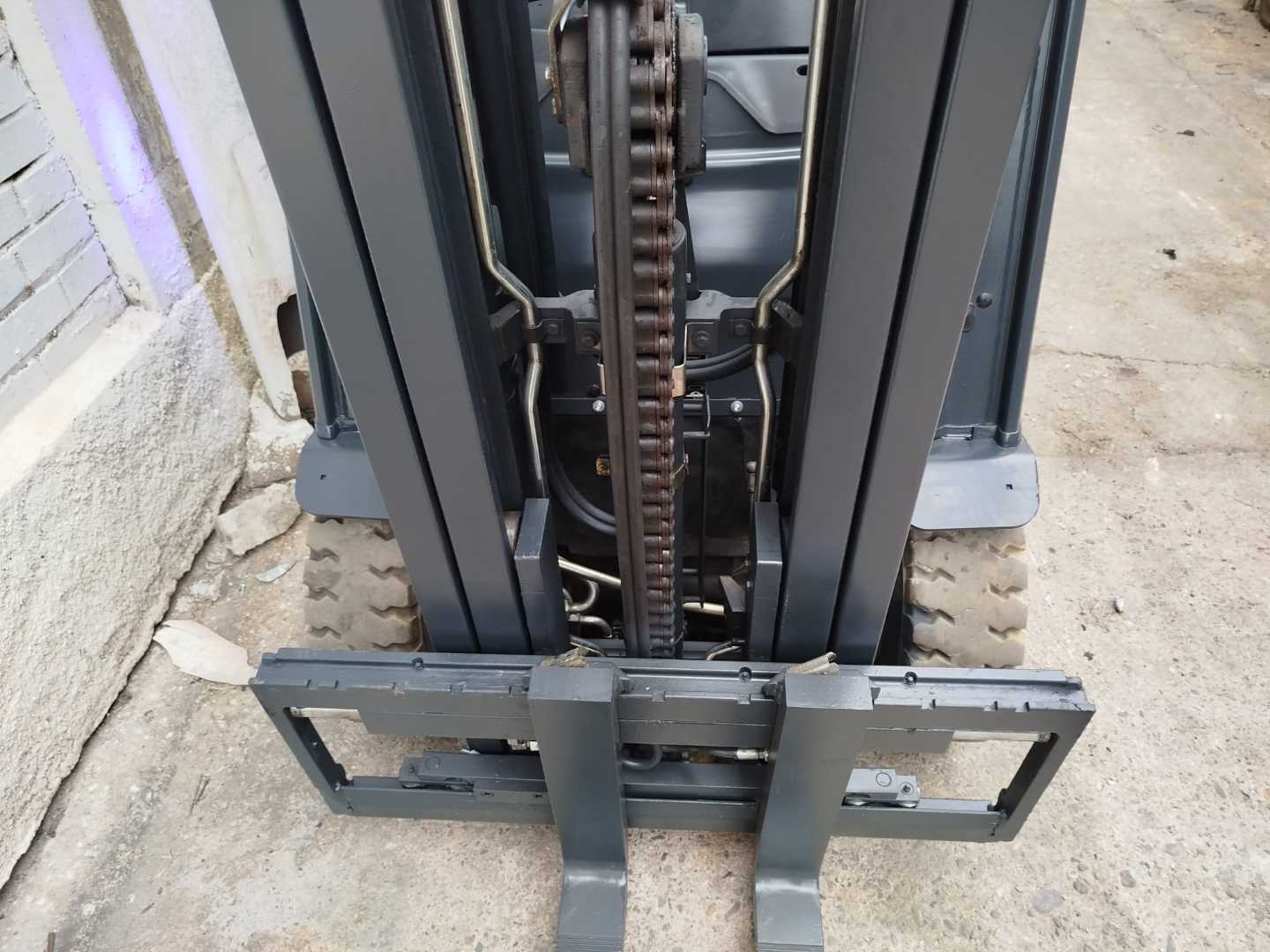 Used Forklift Linde E25 4 riteņu dakšu iekrāvējs (Image 4) Used Forklift Linde E25 4 riteņu dakšu iekrāvējs (Image 4)