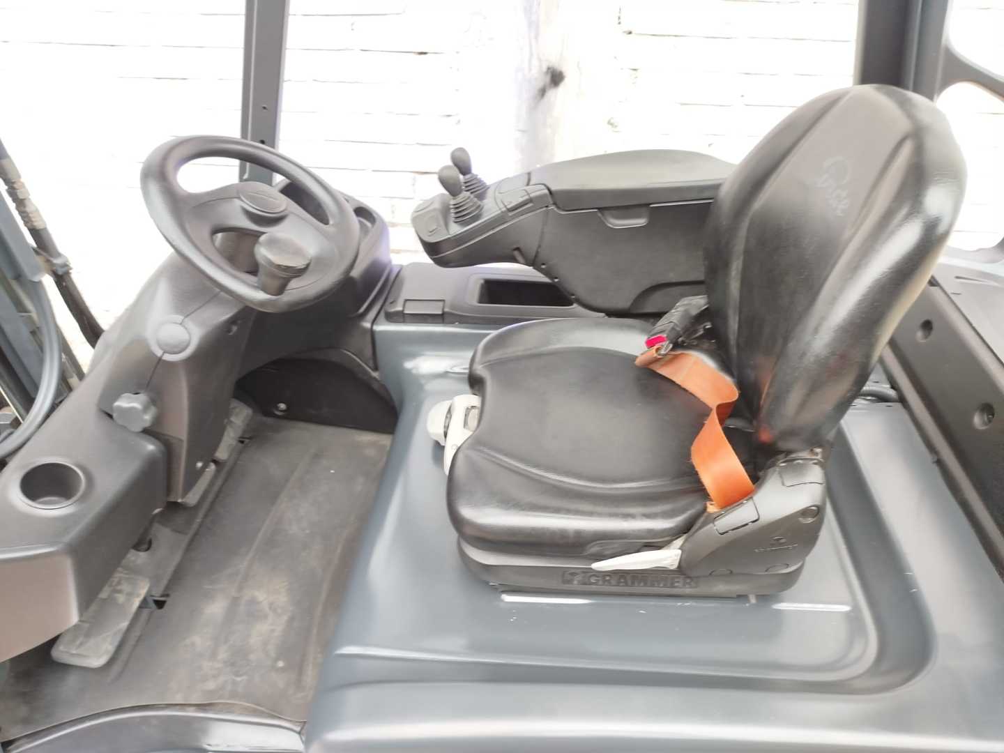Used Forklift Linde E25 4 riteņu dakšu iekrāvējs (Image 6) Used Forklift Linde E25 4 riteņu dakšu iekrāvējs (Image 6)