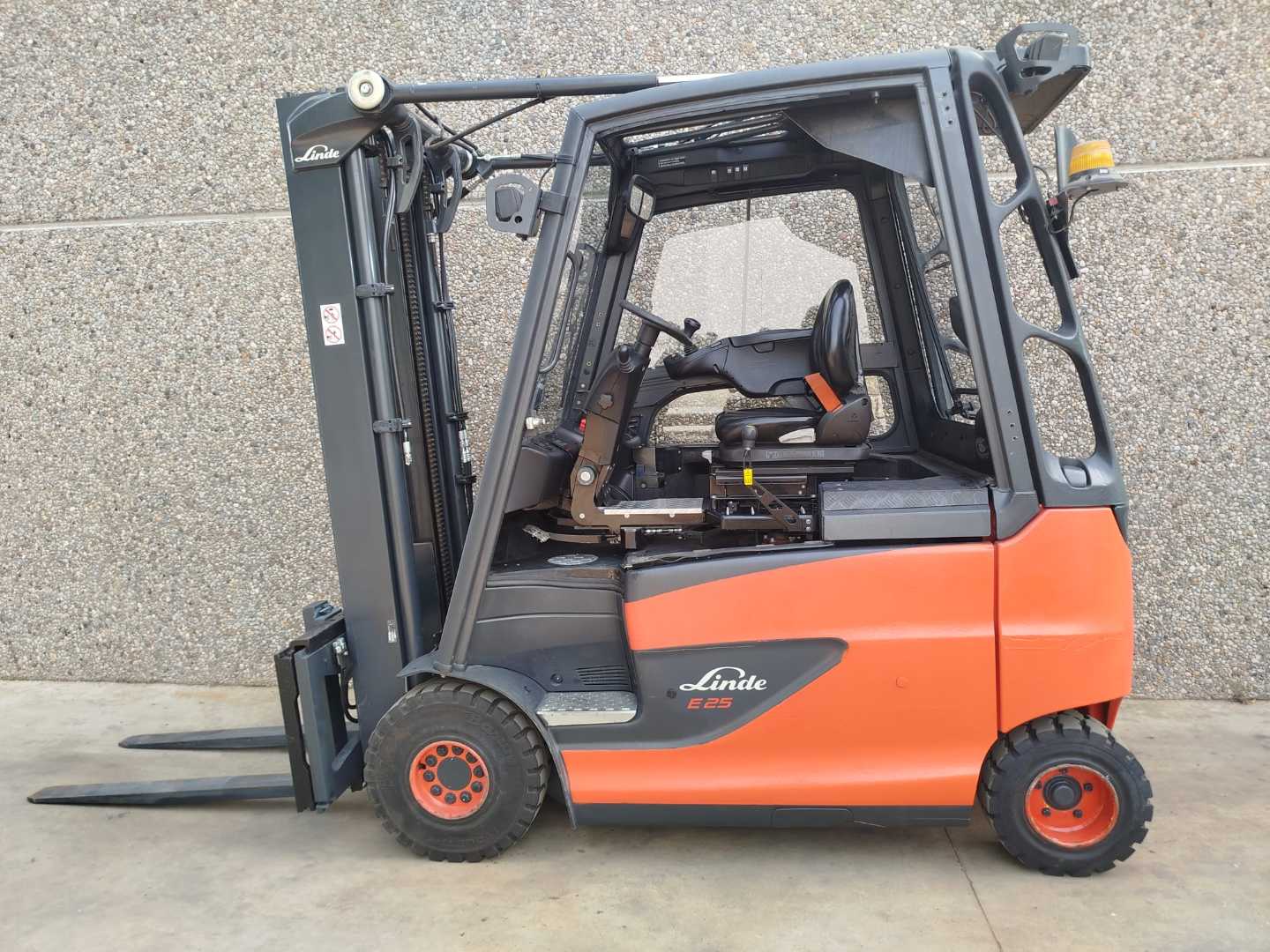 Used Forklift Linde E25HL/600 4 riteņu dakšu iekrāvējs (Image 1)