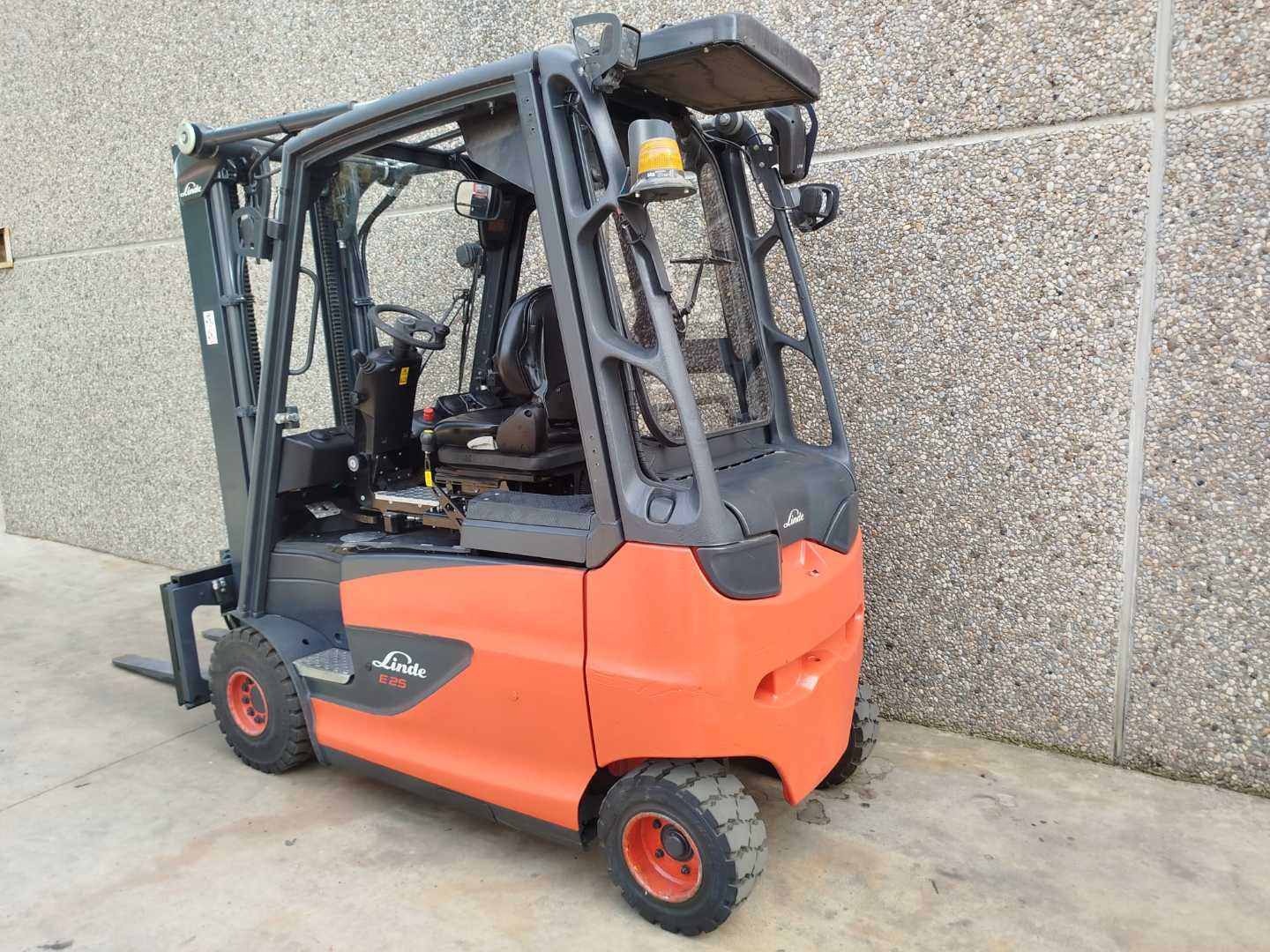 Used Forklift Linde E25HL/600 4 riteņu dakšu iekrāvējs (Image 3)
