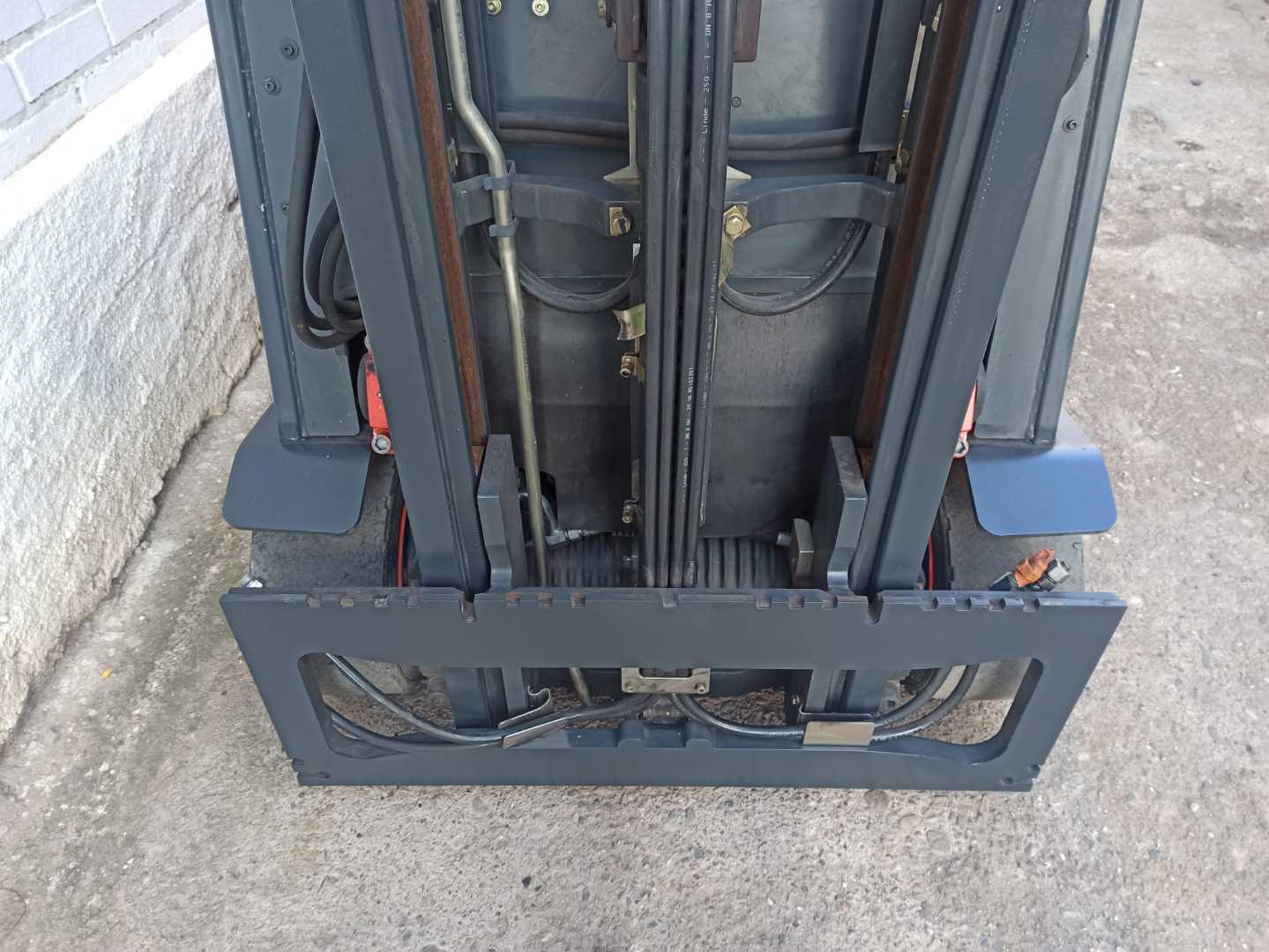 Used Forklift Linde E20PH 4 riteņu dakšu iekrāvējs (Image 5) Used Forklift Linde E20PH 4 riteņu dakšu iekrāvējs (Image 5)