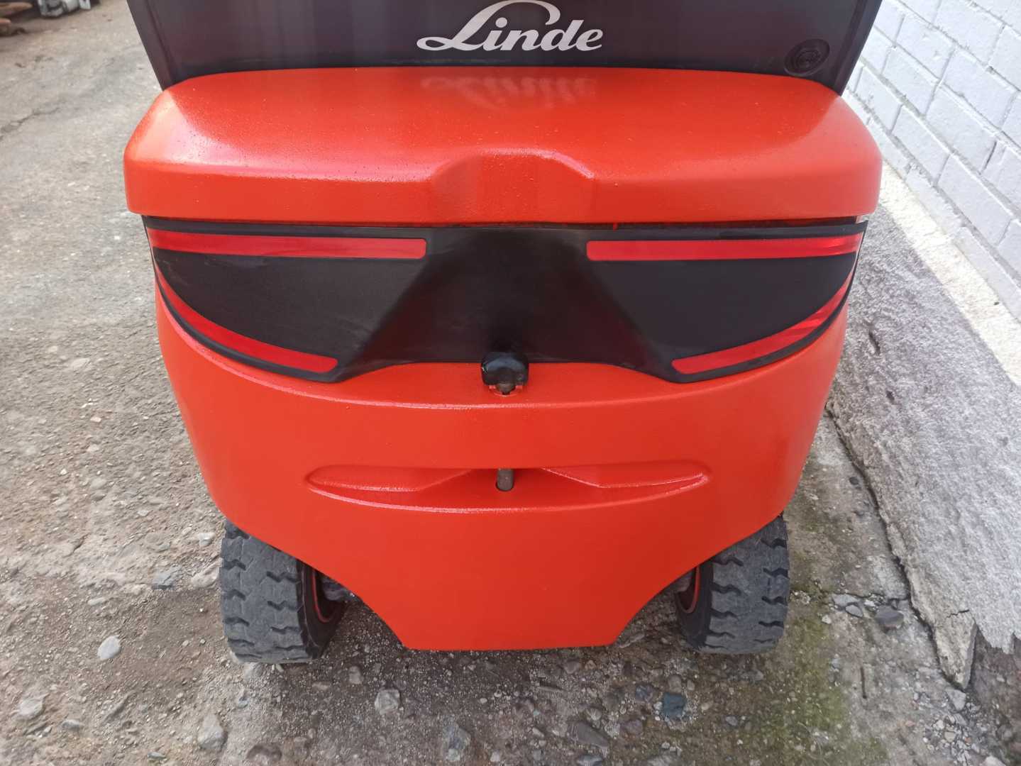 Used Forklift Linde E20PH 4 riteņu dakšu iekrāvējs (Image 6) Used Forklift Linde E20PH 4 riteņu dakšu iekrāvējs (Image 6)