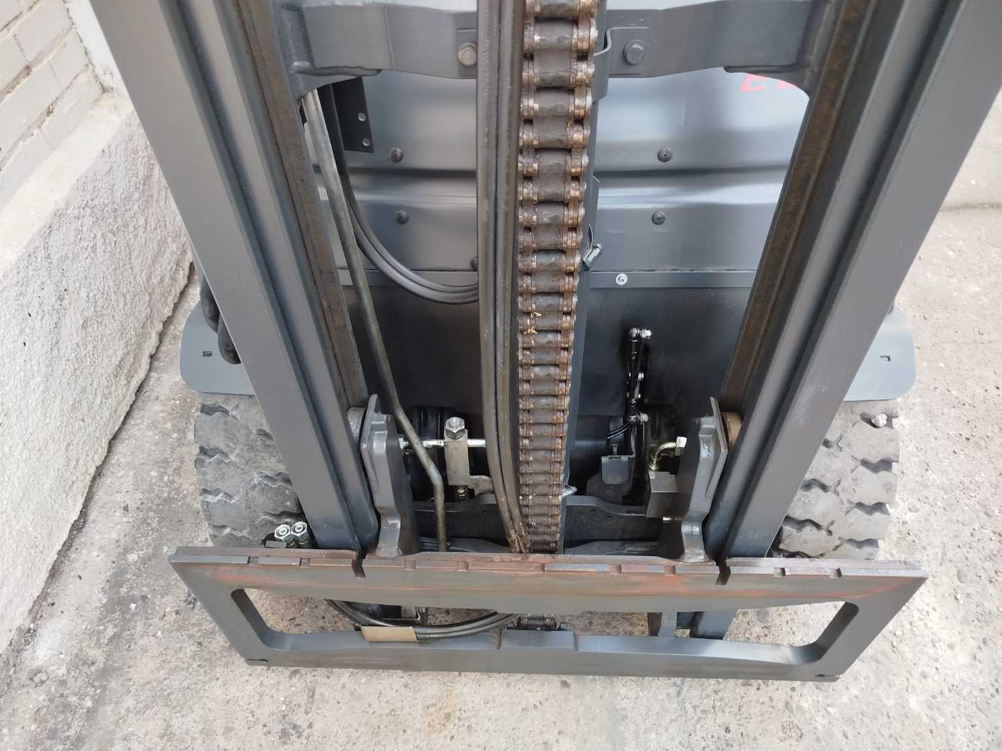Used Forklift Linde E25 4 riteņu dakšu iekrāvējs (Image 5) Used Forklift Linde E25 4 riteņu dakšu iekrāvējs (Image 5)