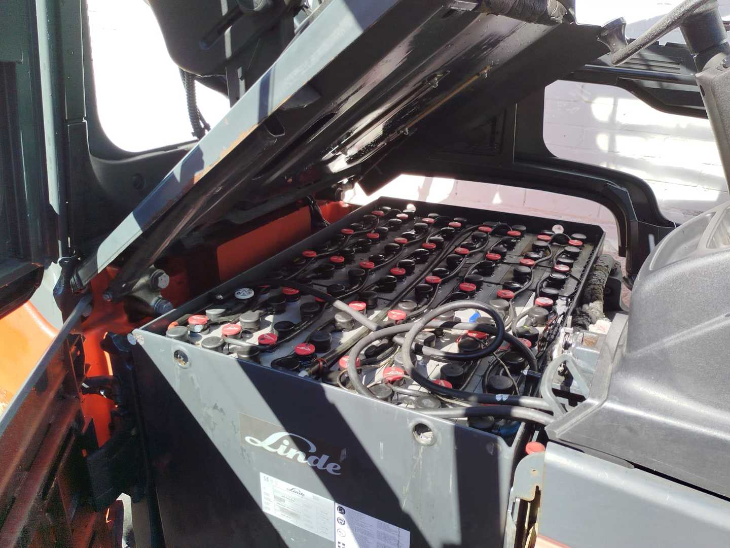 Used Forklift Linde E25-01 EVO 4 riteņu dakšu iekrāvējs (Image 9) Used Forklift Linde E25-01 EVO 4 riteņu dakšu iekrāvējs (Image 9)