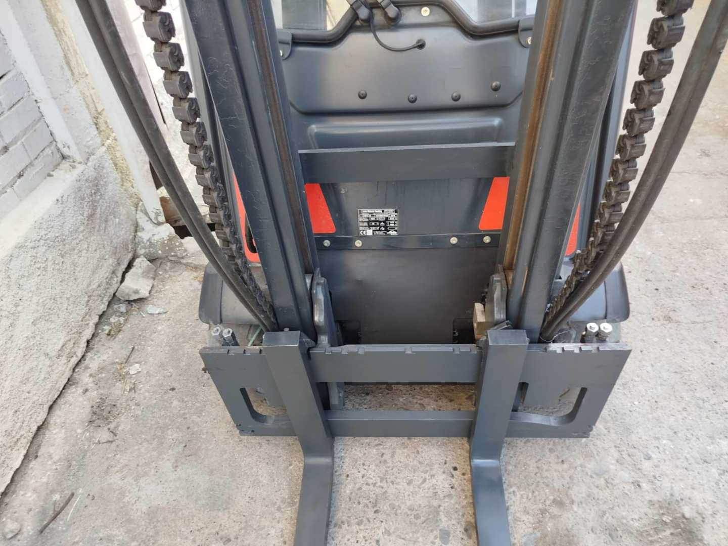 Used Forklift Linde E18 PH 4 riteņu dakšu iekrāvējs (Image 5) Used Forklift Linde E18 PH 4 riteņu dakšu iekrāvējs (Image 5)