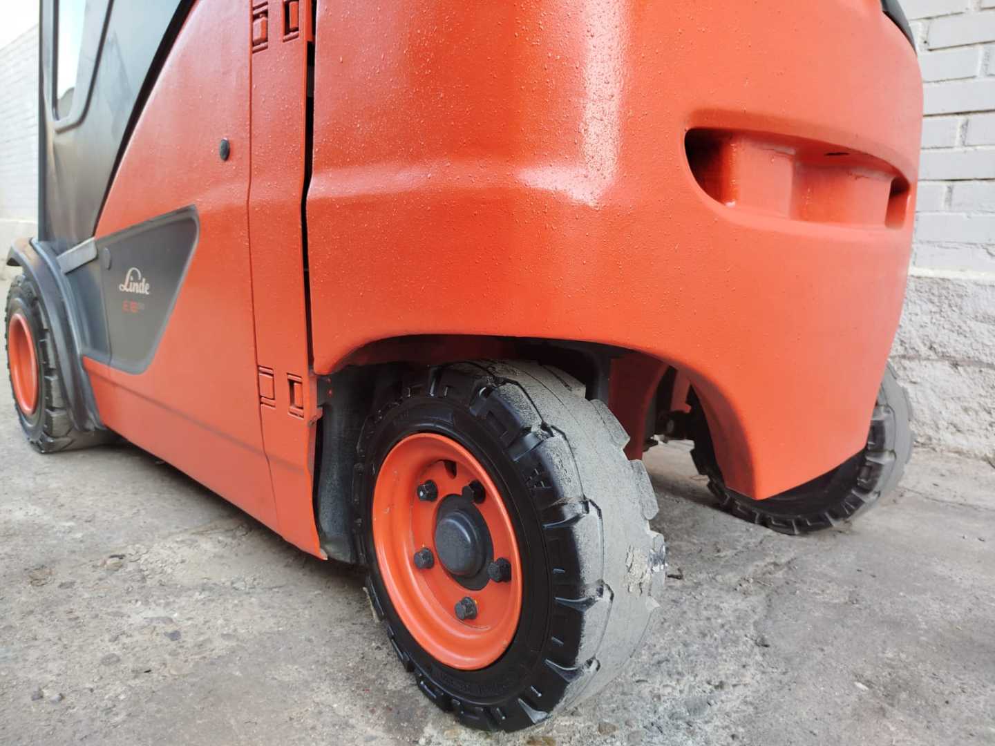 Used Forklift Linde E18 PH 4 riteņu dakšu iekrāvējs (Image 6) Used Forklift Linde E18 PH 4 riteņu dakšu iekrāvējs (Image 6)