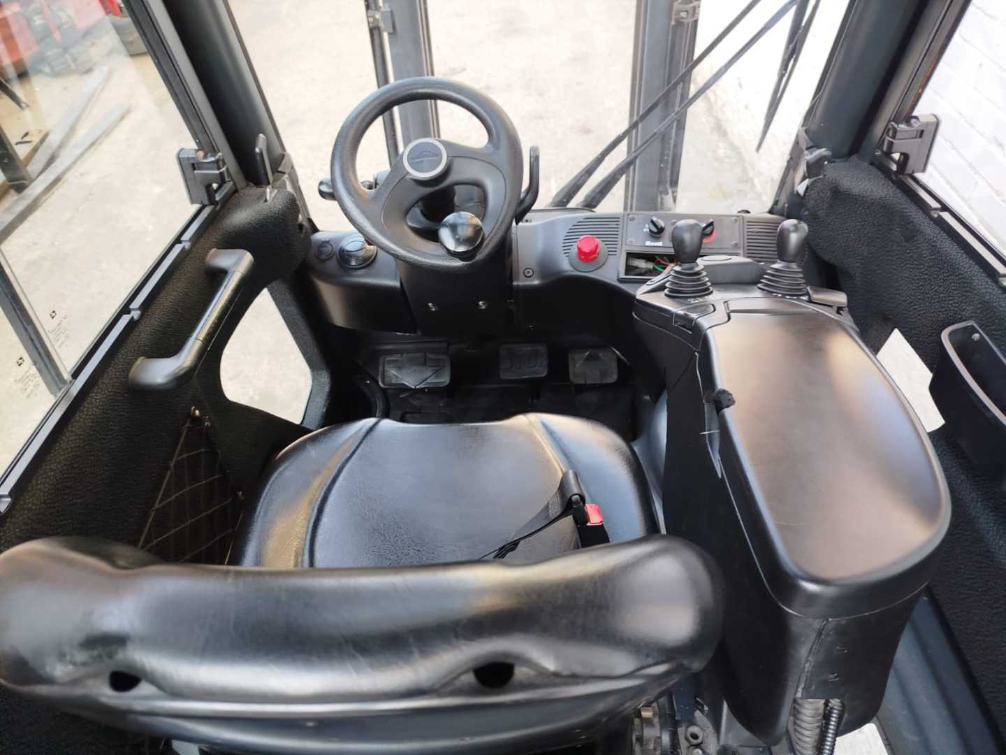 Used Forklift Linde E18 PH 4 riteņu dakšu iekrāvējs (Image 8) Used Forklift Linde E18 PH 4 riteņu dakšu iekrāvējs (Image 8)