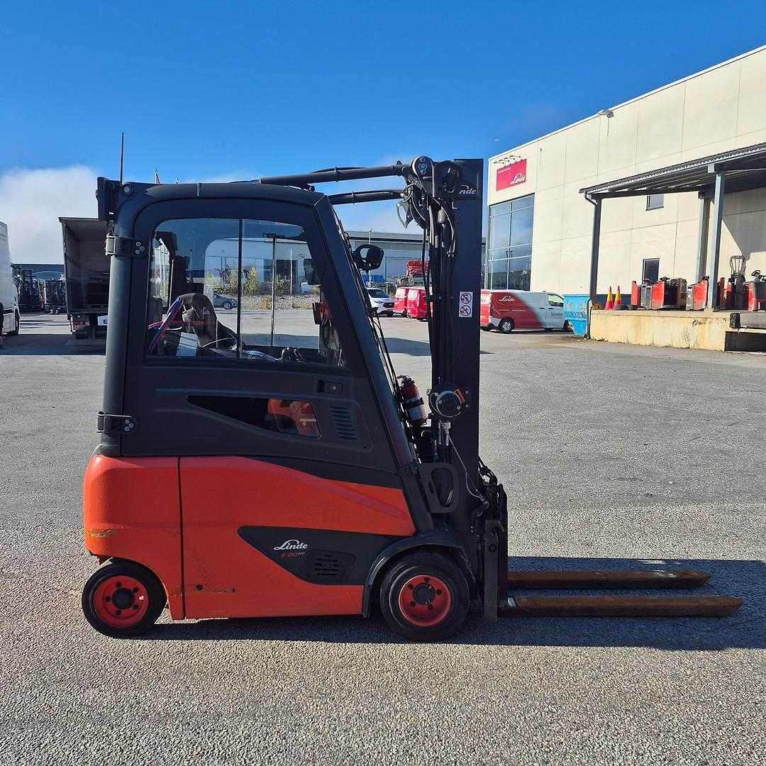 Used Forklift Linde E20PH 4 riteņu dakšu iekrāvējs (Image 2) Used Forklift Linde E20PH 4 riteņu dakšu iekrāvējs (Image 2)