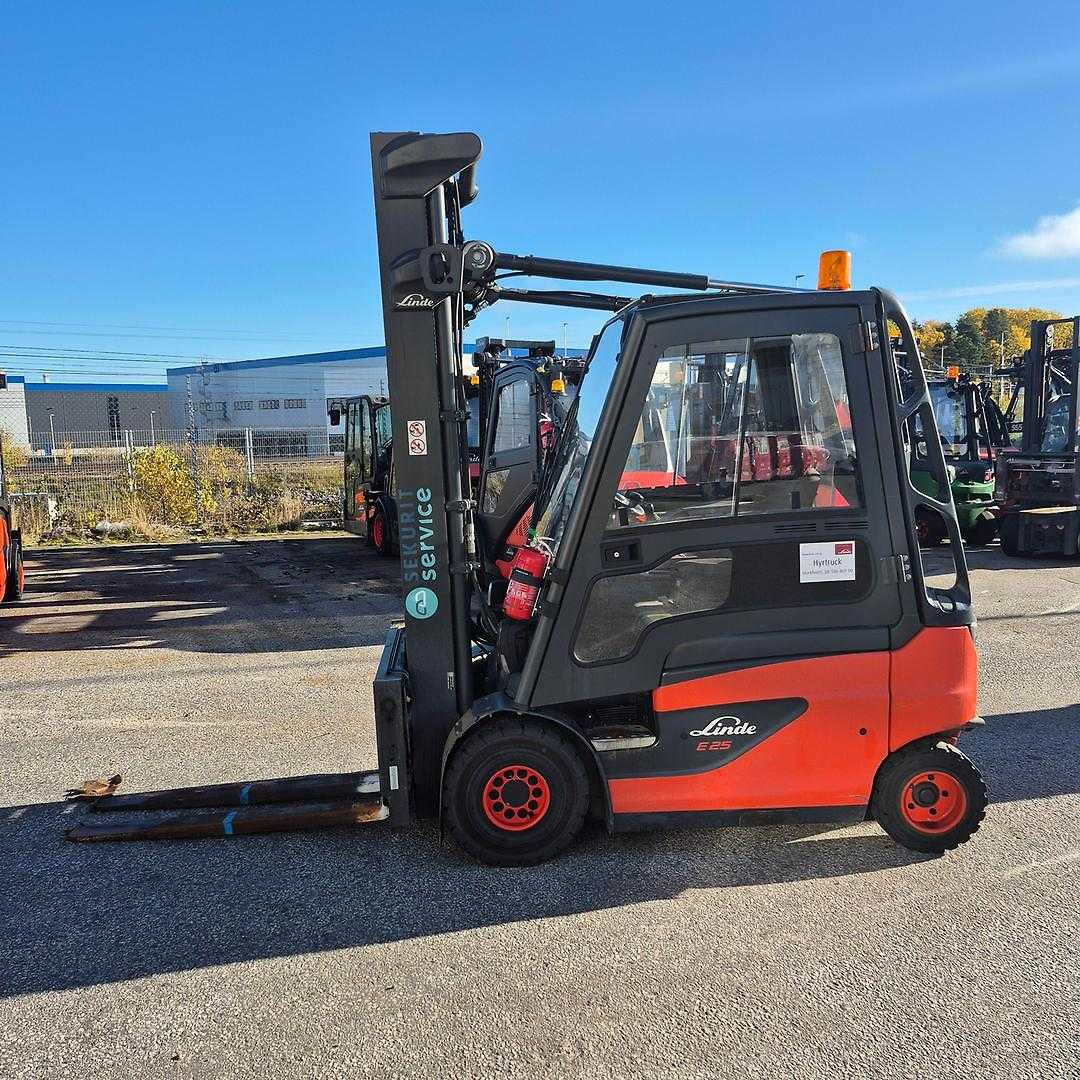 Used Forklift Linde E25C 4 riteņu dakšu iekrāvējs (Image 2) Used Forklift Linde E25C 4 riteņu dakšu iekrāvējs (Image 2)