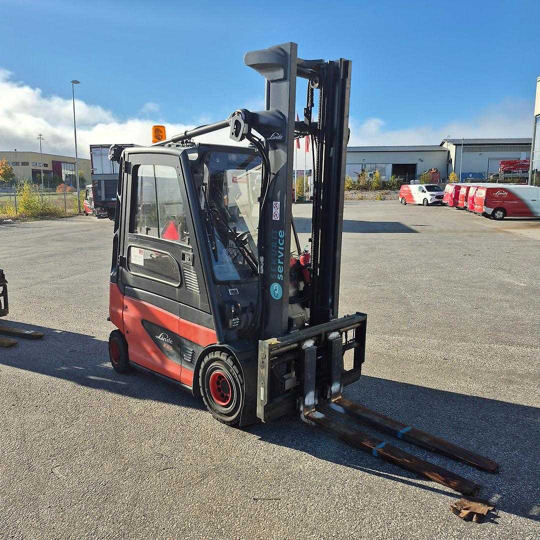 Used Forklift Linde E25C 4 riteņu dakšu iekrāvējs (Image 4) Used Forklift Linde E25C 4 riteņu dakšu iekrāvējs (Image 4)
