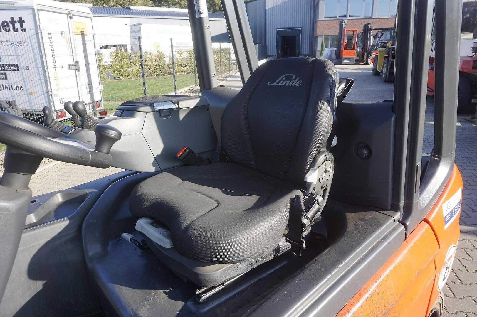 Used Forklift Linde E 30L-01 - Triplex - 2024er 4 riteņu dakšu iekrāvējs (Image 6) Used Forklift Linde E 30L-01 - Triplex - 2024er 4 riteņu dakšu iekrāvējs (Image 6)