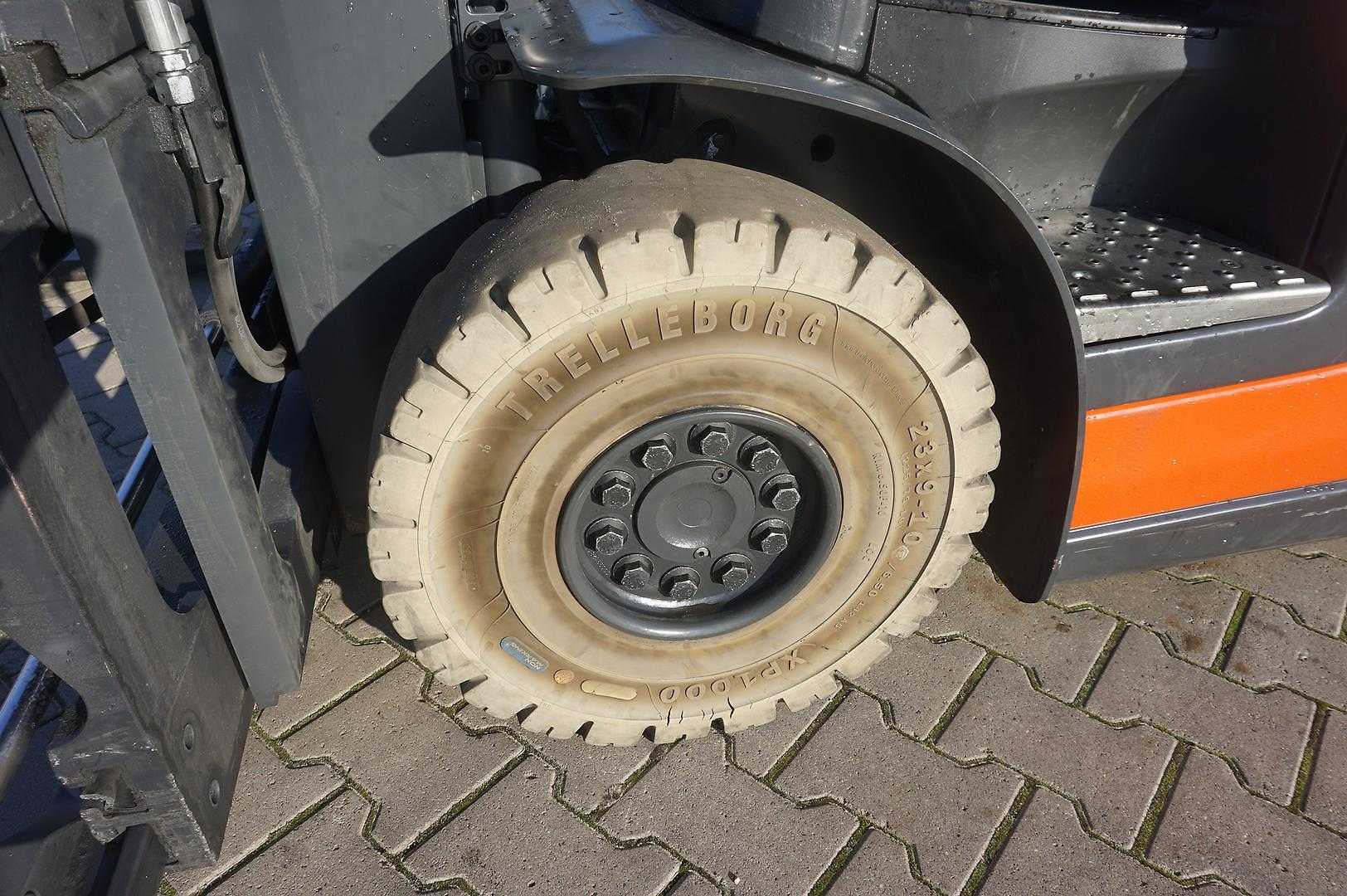 Used Forklift Linde E 30L-01 - Triplex - 2024er 4 riteņu dakšu iekrāvējs (Image 10) Used Forklift Linde E 30L-01 - Triplex - 2024er 4 riteņu dakšu iekrāvējs (Image 10)