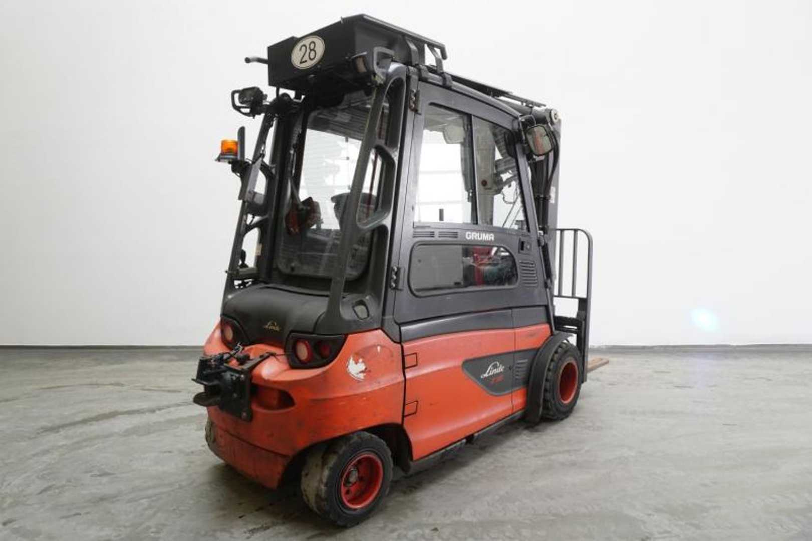 Used Forklift Linde E 35 L 387 4 riteņu dakšu iekrāvējs (Image 2) Used Forklift Linde E 35 L 387 4 riteņu dakšu iekrāvējs (Image 2)