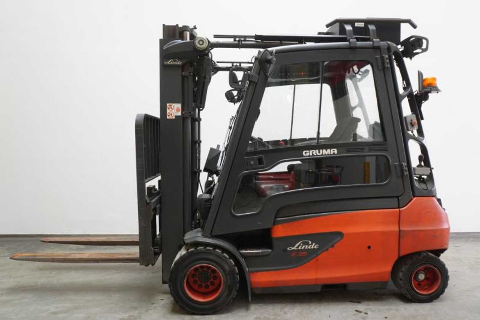 Used Forklift Linde E 35 L 387 4 riteņu dakšu iekrāvējs (Image 4) Used Forklift Linde E 35 L 387 4 riteņu dakšu iekrāvējs (Image 4)