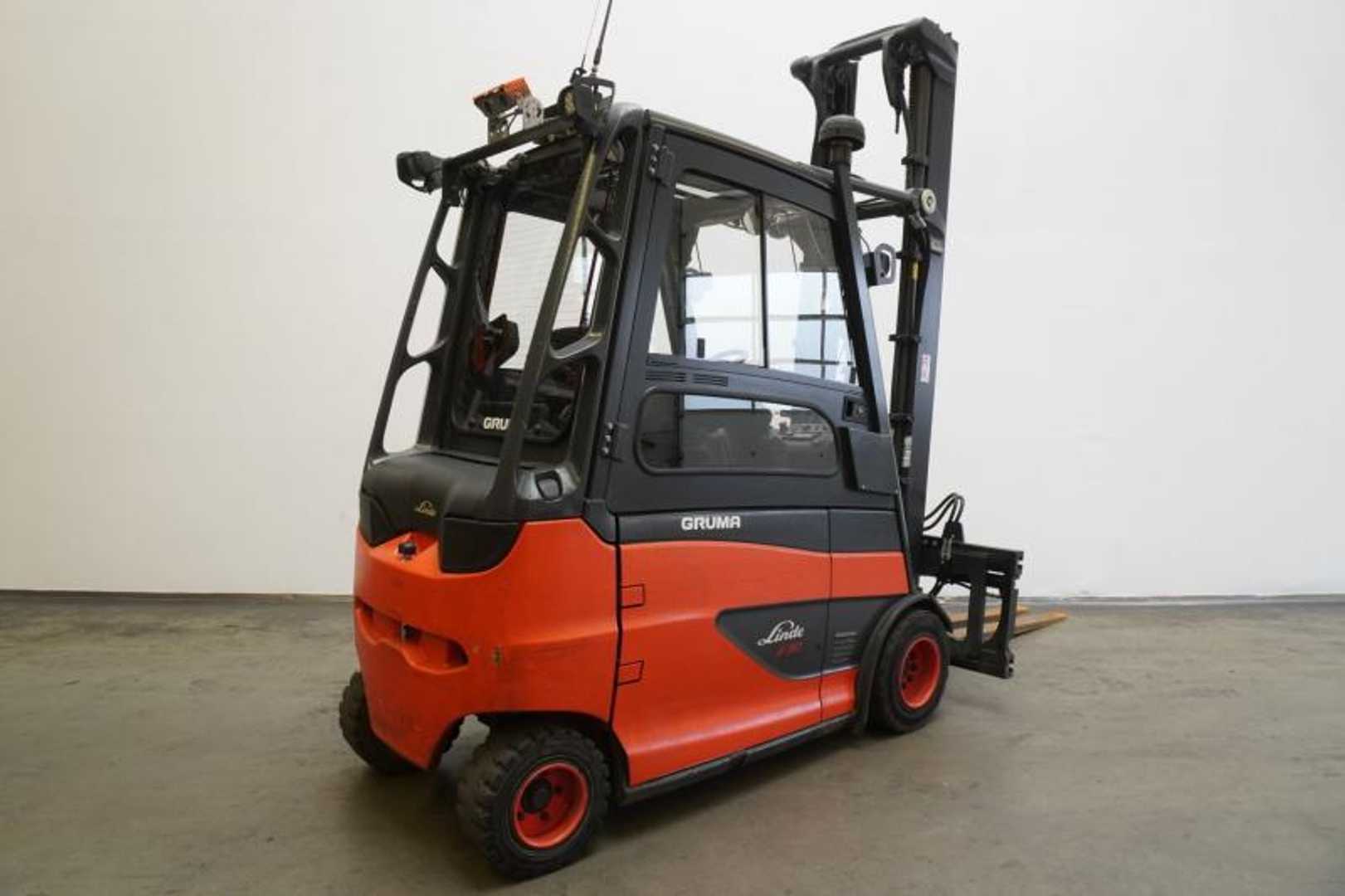 Used Forklift Linde E 30/600 HL 387 4 riteņu dakšu iekrāvējs (Image 2) Used Forklift Linde E 30/600 HL 387 4 riteņu dakšu iekrāvējs (Image 2)