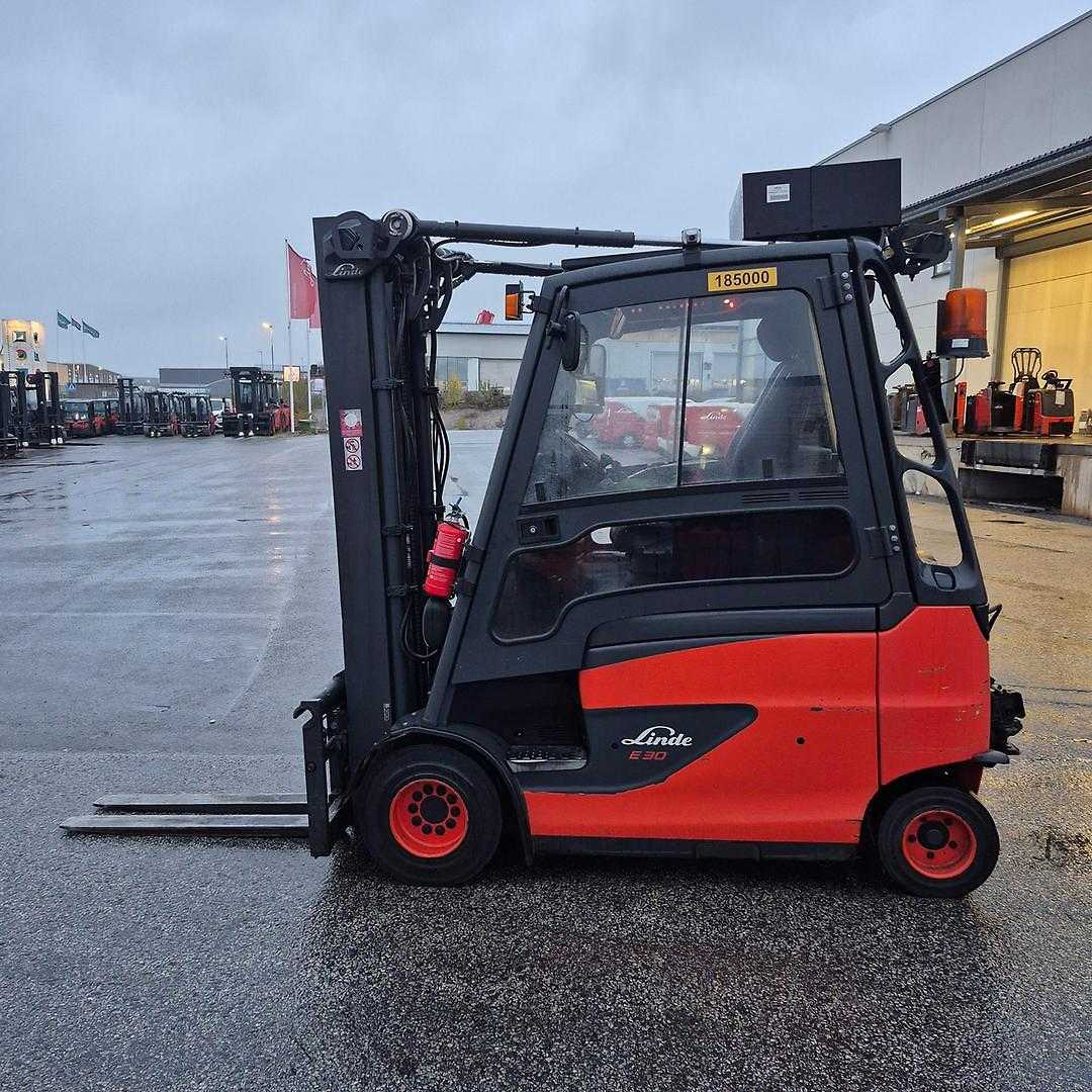 Used Forklift Linde E30 HL-600 4 riteņu dakšu iekrāvējs (Image 3) Used Forklift Linde E30 HL-600 4 riteņu dakšu iekrāvējs (Image 3)