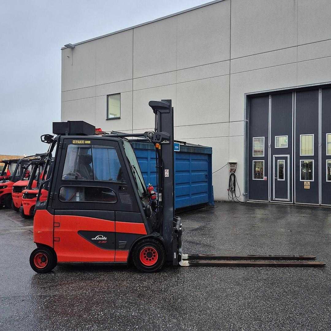 Used Forklift Linde E30-600HL 4 riteņu dakšu iekrāvējs (Image 3) Used Forklift Linde E30-600HL 4 riteņu dakšu iekrāvējs (Image 3)