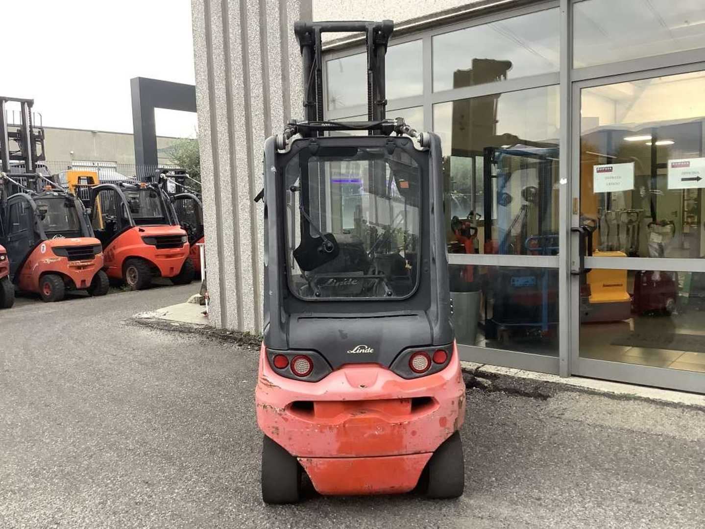 Used Forklift Linde E30-01 4 riteņu dakšu iekrāvējs (Image 3) Used Forklift Linde E30-01 4 riteņu dakšu iekrāvējs (Image 3)