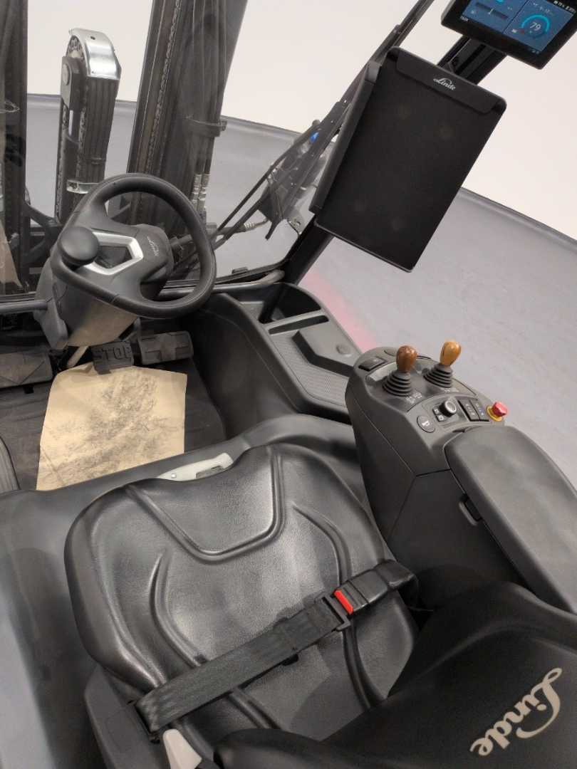 Used Forklift Linde E30-1252-01 4 riteņu dakšu iekrāvējs (Image 3) Used Forklift Linde E30-1252-01 4 riteņu dakšu iekrāvējs (Image 3)