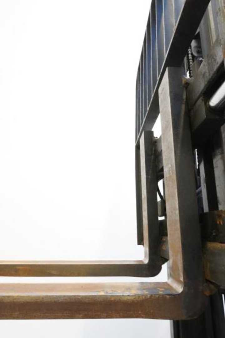 Used Forklift Linde E 35 L 387 4 riteņu dakšu iekrāvējs (Image 6) Used Forklift Linde E 35 L 387 4 riteņu dakšu iekrāvējs (Image 6)