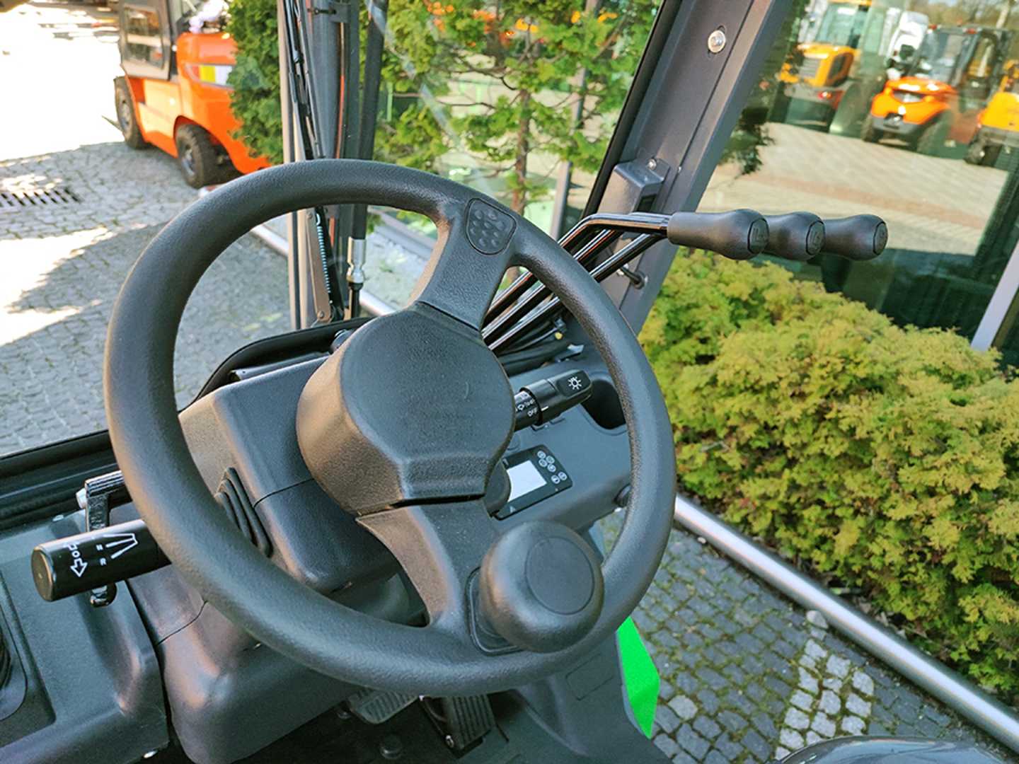 Used Forklift Lonking LG35BX Li-ion 4 riteņu dakšu iekrāvējs (Image 11) Used Forklift Lonking LG35BX Li-ion 4 riteņu dakšu iekrāvējs (Image 11)