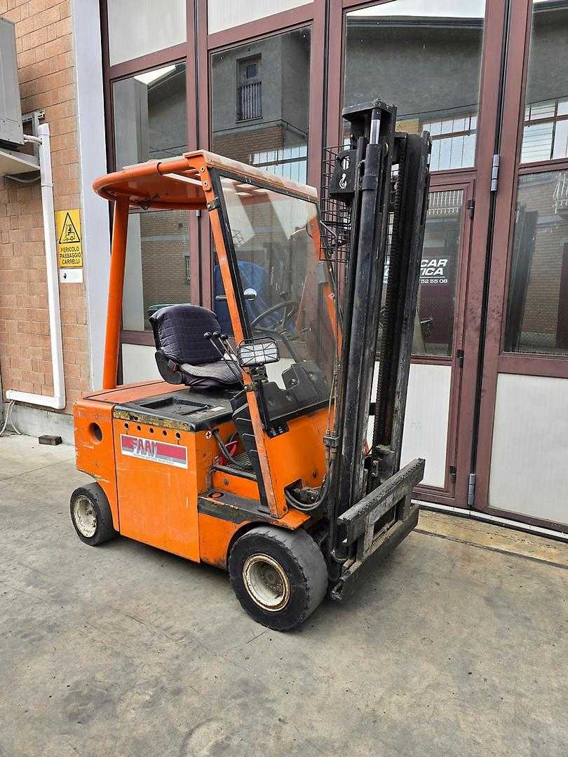 Used Forklift Lugli E20 4 riteņu dakšu iekrāvējs (Image 2) Used Forklift Lugli E20 4 riteņu dakšu iekrāvējs (Image 2)