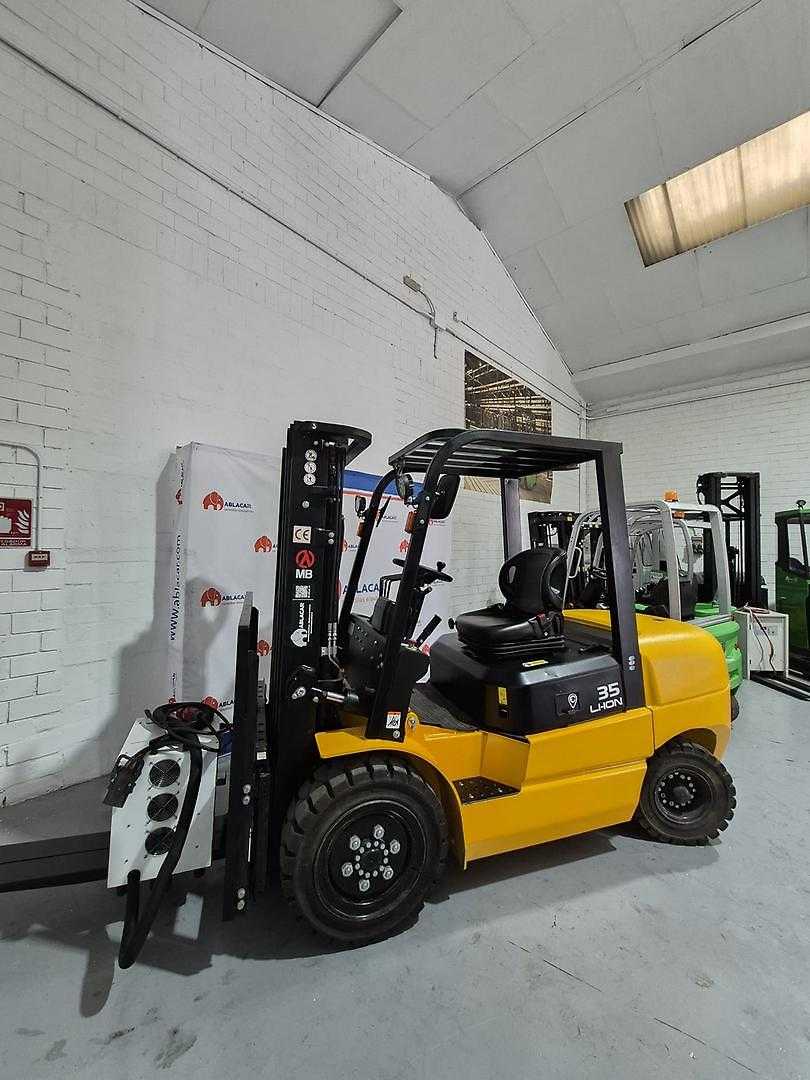 Used Forklift MB EFL352 4 riteņu dakšu iekrāvējs (Image 1) Used Forklift MB EFL352 4 riteņu dakšu iekrāvējs (Image 1)