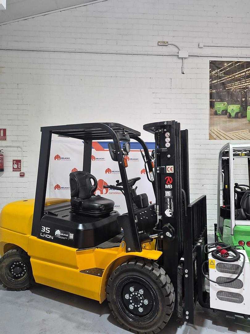 Used Forklift MB EFL352 4 riteņu dakšu iekrāvējs (Image 2) Used Forklift MB EFL352 4 riteņu dakšu iekrāvējs (Image 2)
