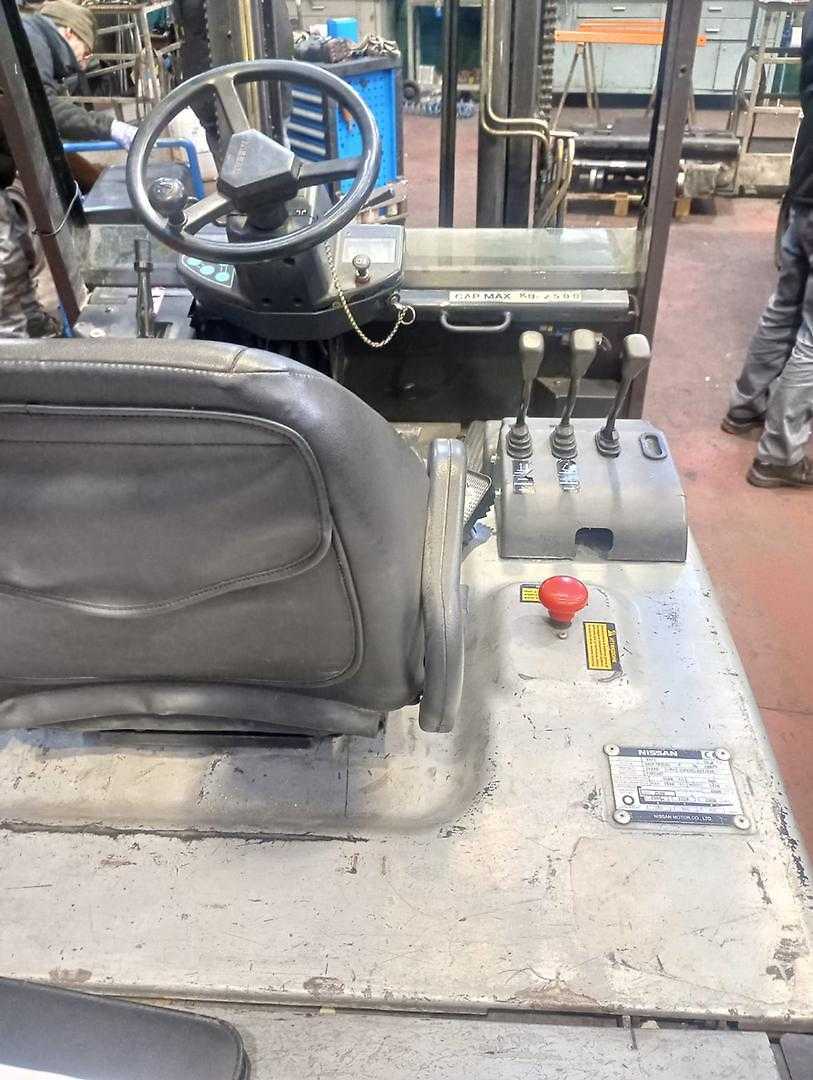 Used Forklift Nissan QX25 4 riteņu dakšu iekrāvējs (Image 5) Used Forklift Nissan QX25 4 riteņu dakšu iekrāvējs (Image 5)