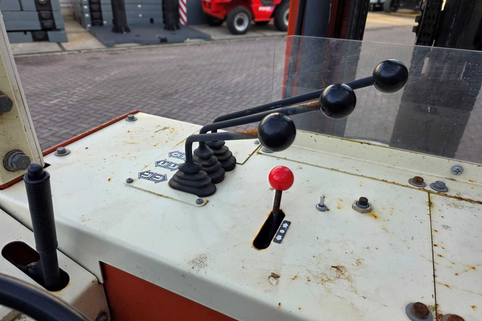 Used Forklift Nissan JHCO1L18HU 4 riteņu dakšu iekrāvējs (Image 6)