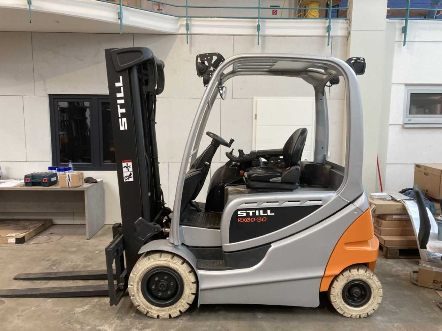 Used Forklift STILL RX 60-30 / Lack NEU / AKKU 87 % 4 riteņu dakšu iekrāvējs (Image 1)