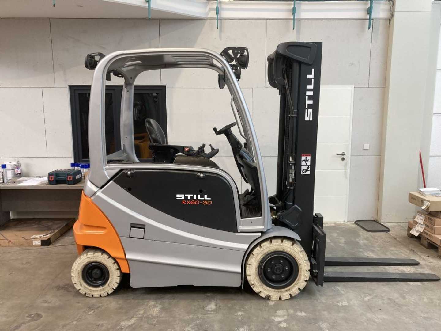 Used Forklift STILL RX 60-30 / Lack NEU / AKKU 87 % 4 riteņu dakšu iekrāvējs (Image 2)