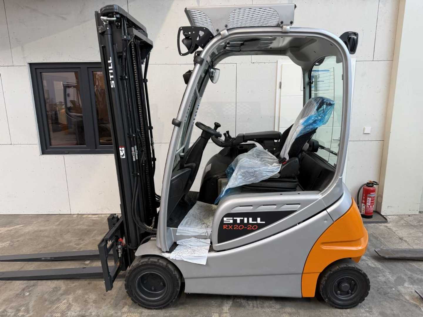 Used Forklift STILL RX 20-20 P / 3787 Std. / Lack NEU 4 riteņu dakšu iekrāvējs (Image 1) Used Forklift STILL RX 20-20 P / 3787 Std. / Lack NEU 4 riteņu dakšu iekrāvējs (Image 1)
