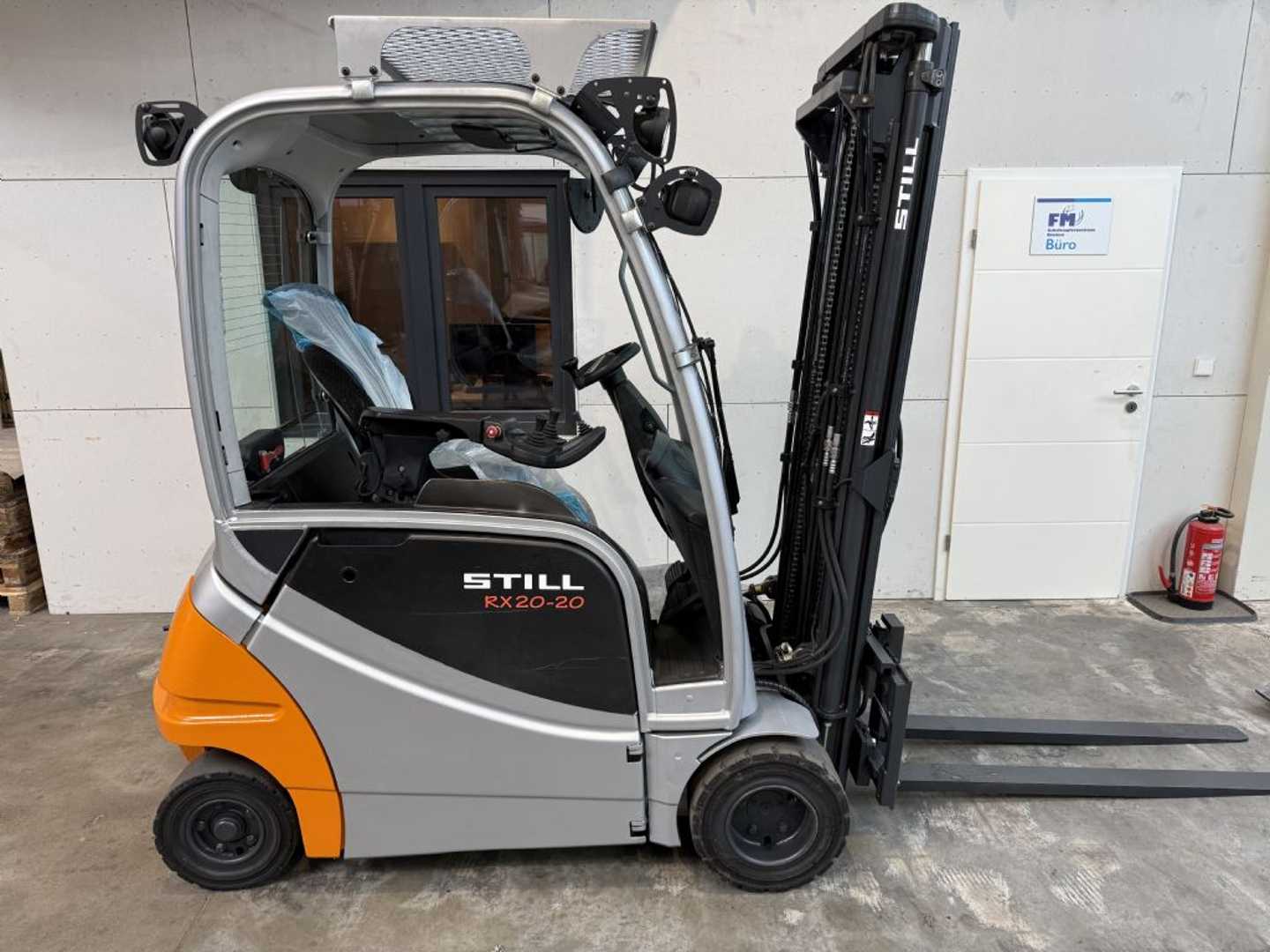 Used Forklift STILL RX 20-20 P / 3787 Std. / Lack NEU 4 riteņu dakšu iekrāvējs (Image 2) Used Forklift STILL RX 20-20 P / 3787 Std. / Lack NEU 4 riteņu dakšu iekrāvējs (Image 2)