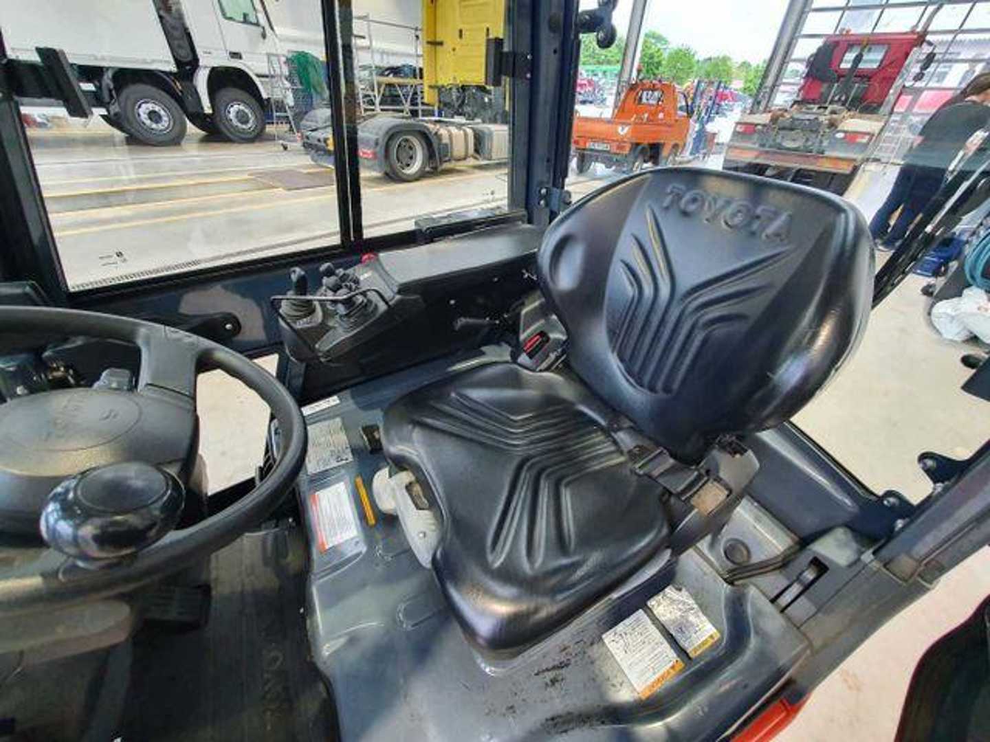 Used Forklift Toyota 8FBET15 / Batterie 07/2023 / HH: 4.3m! / 2.849h 4 riteņu dakšu iekrāvējs (Image 9) Used Forklift Toyota 8FBET15 / Batterie 07/2023 / HH: 4.3m! / 2.849h 4 riteņu dakšu iekrāvējs (Image 9)