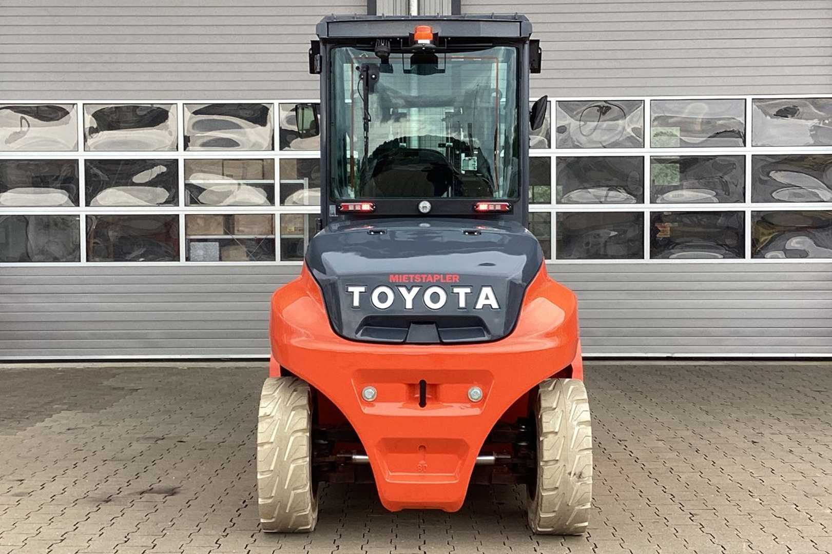 Used Forklift Toyota 9FBM80T 4 riteņu dakšu iekrāvējs (Image 4) Used Forklift Toyota 9FBM80T 4 riteņu dakšu iekrāvējs (Image 4)