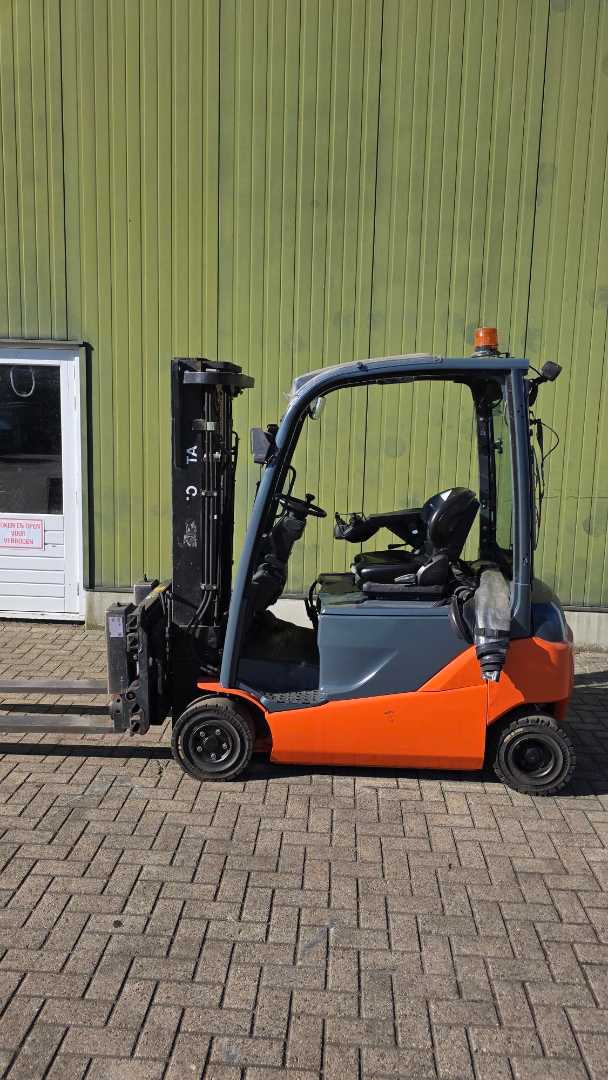 Used Forklift Toyota 8FBM18T 4 riteņu dakšu iekrāvējs (Image 2)