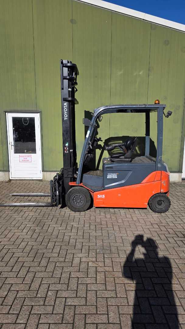 Used Forklift Toyota 8FBMT25 4 riteņu dakšu iekrāvējs (Image 2) Used Forklift Toyota 8FBMT25 4 riteņu dakšu iekrāvējs (Image 2)