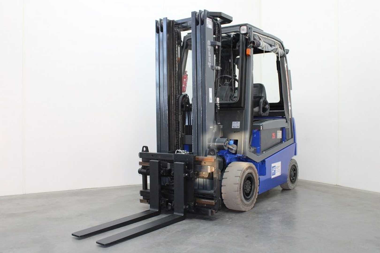 Used Forklift UniCarriers 1Q2L25T 4 riteņu dakšu iekrāvējs (Image 2)