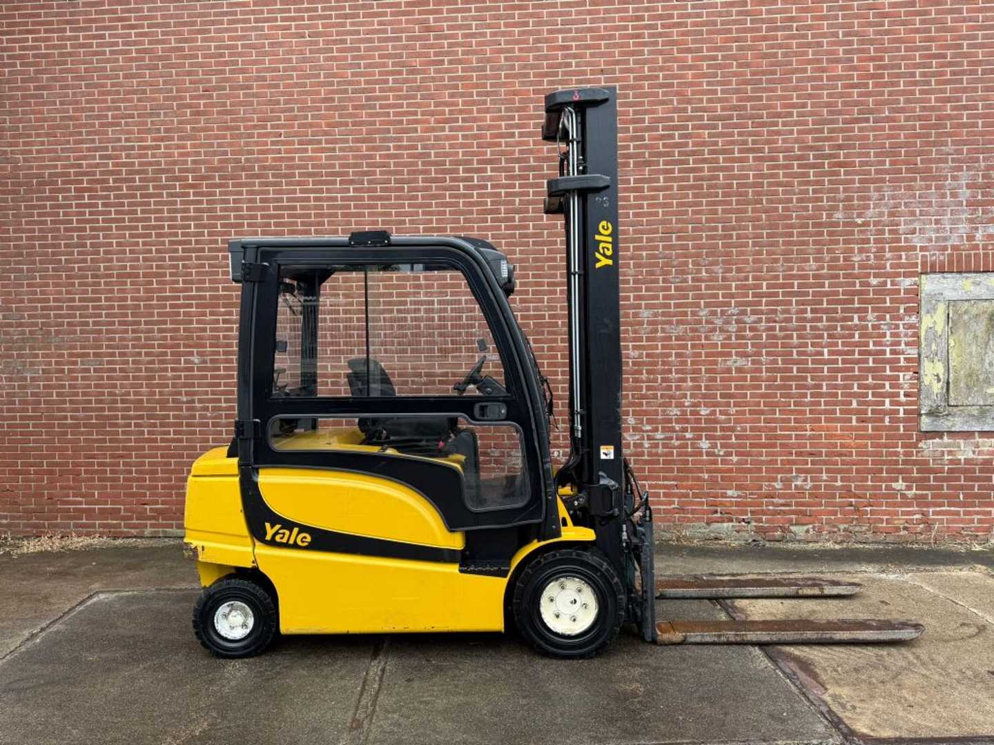 Used Forklift Yale ERP35VL 4 riteņu dakšu iekrāvējs (Image 1) Used Forklift Yale ERP35VL 4 riteņu dakšu iekrāvējs (Image 1)