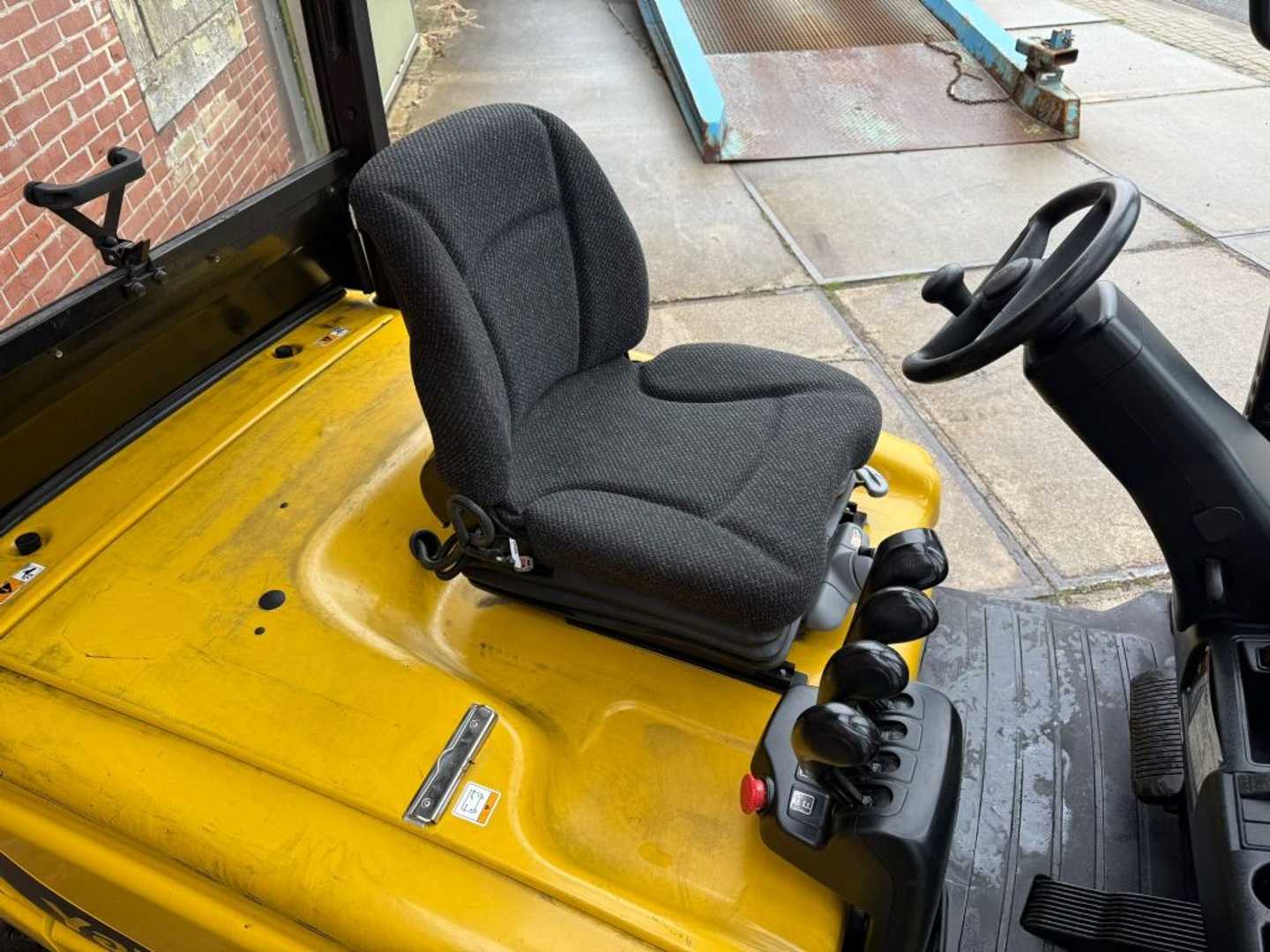 Used Forklift Yale ERP35VL 4 riteņu dakšu iekrāvējs (Image 9) Used Forklift Yale ERP35VL 4 riteņu dakšu iekrāvējs (Image 9)