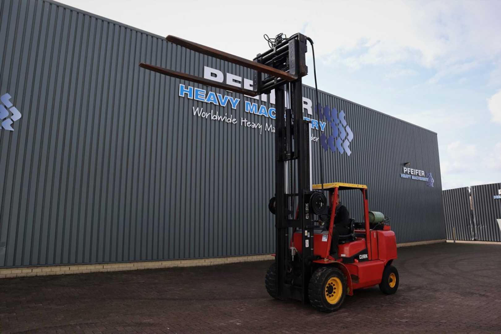 Used Forklift Clark CGP50H 4 riteņu dakšu iekrāvējs (Image 4) Used Forklift Clark CGP50H 4 riteņu dakšu iekrāvējs (Image 4)