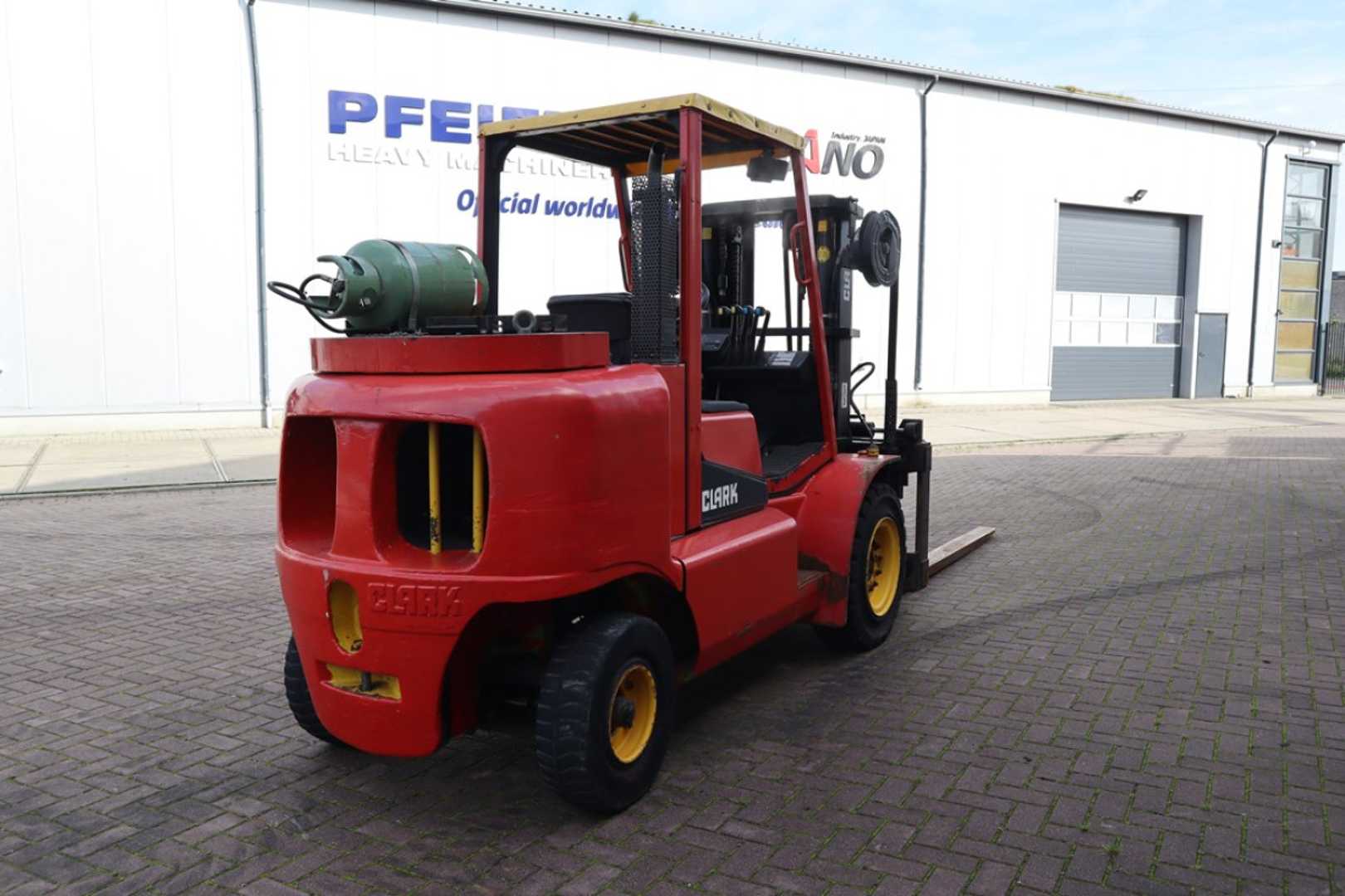 Used Forklift Clark CGP50H 4 riteņu dakšu iekrāvējs (Image 9) Used Forklift Clark CGP50H 4 riteņu dakšu iekrāvējs (Image 9)
