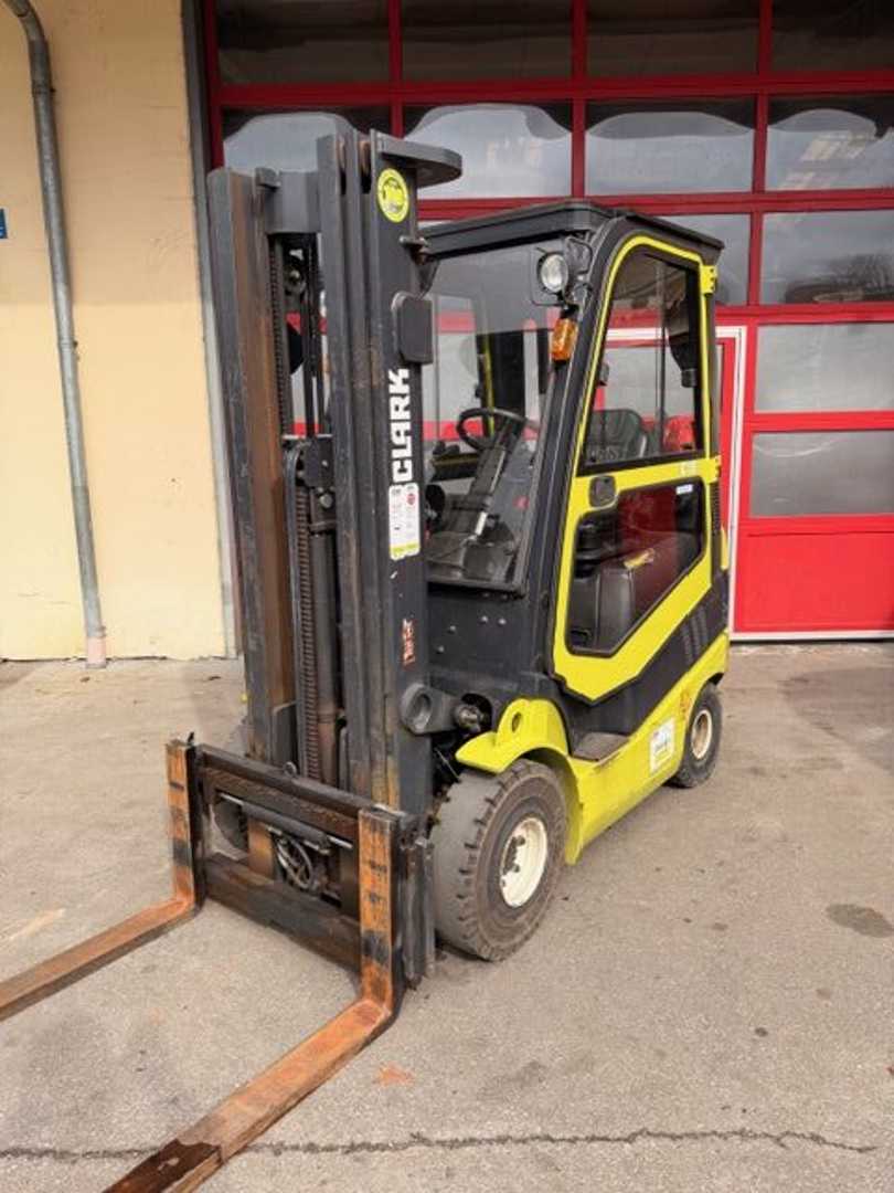 Used Forklift Clark C15L 4 riteņu dakšu iekrāvējs (Image 1) Used Forklift Clark C15L 4 riteņu dakšu iekrāvējs (Image 1)