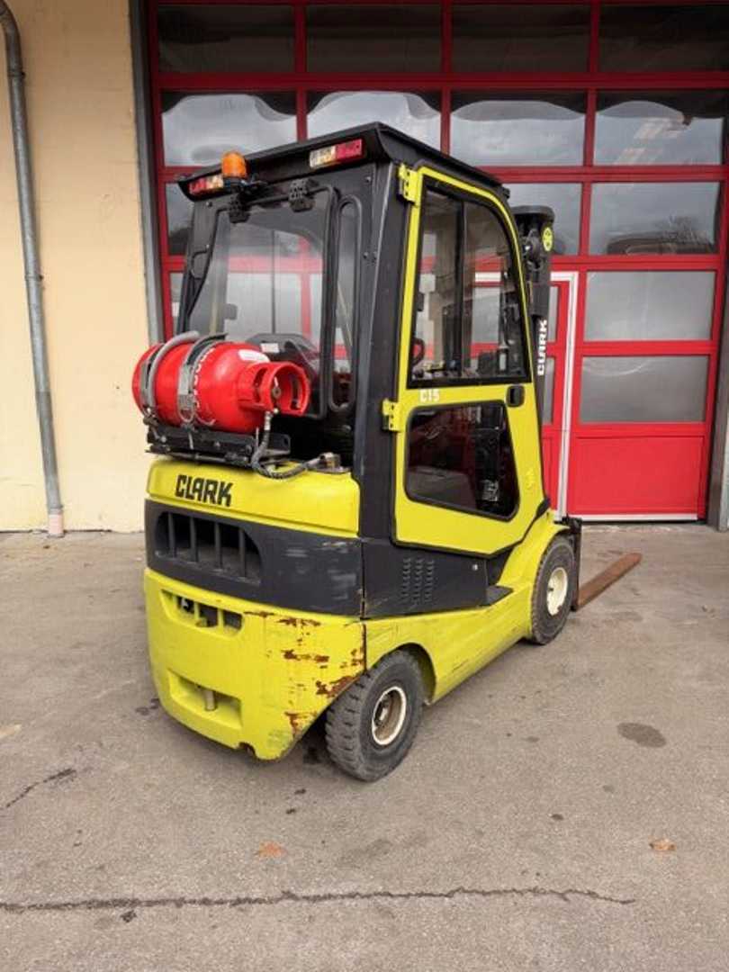 Used Forklift Clark C15L 4 riteņu dakšu iekrāvējs (Image 2) Used Forklift Clark C15L 4 riteņu dakšu iekrāvējs (Image 2)