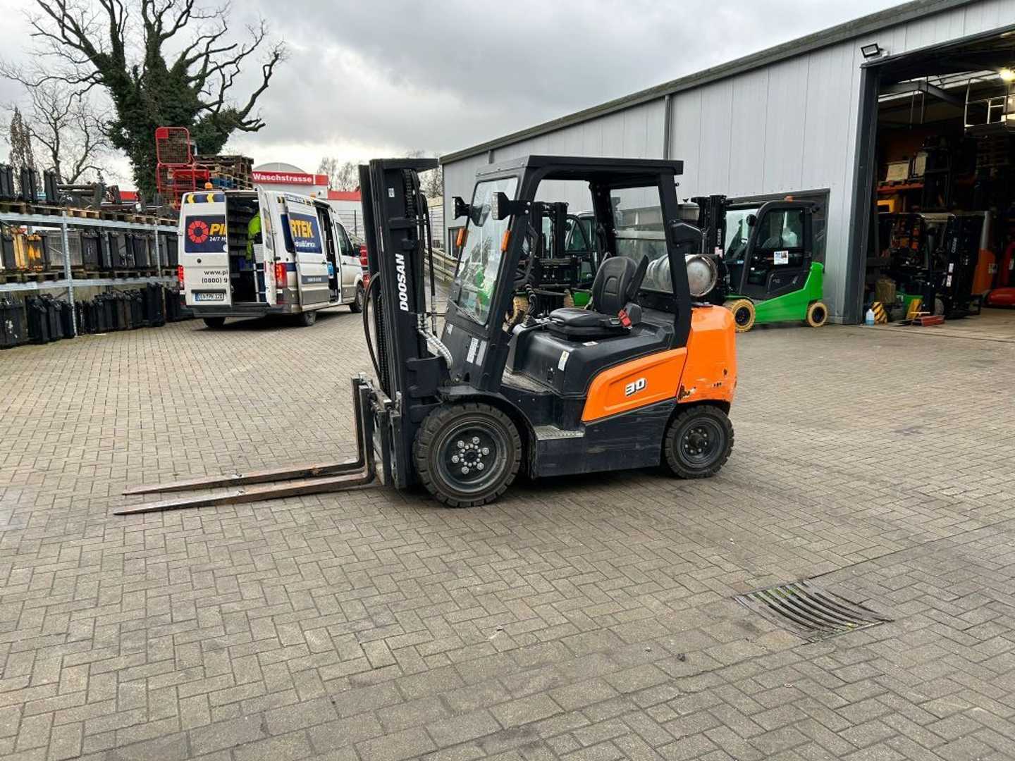 Used Forklift Doosan G30NXP 4 riteņu dakšu iekrāvējs (Image 1)
