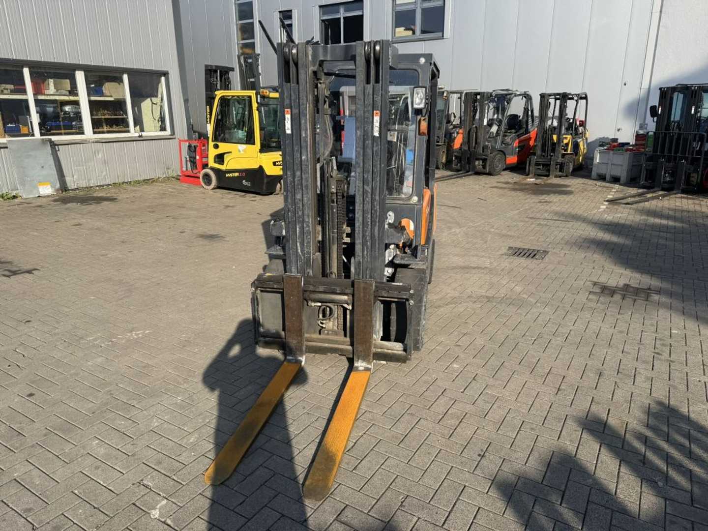Used Forklift Doosan G30GP 4 riteņu dakšu iekrāvējs (Image 2)