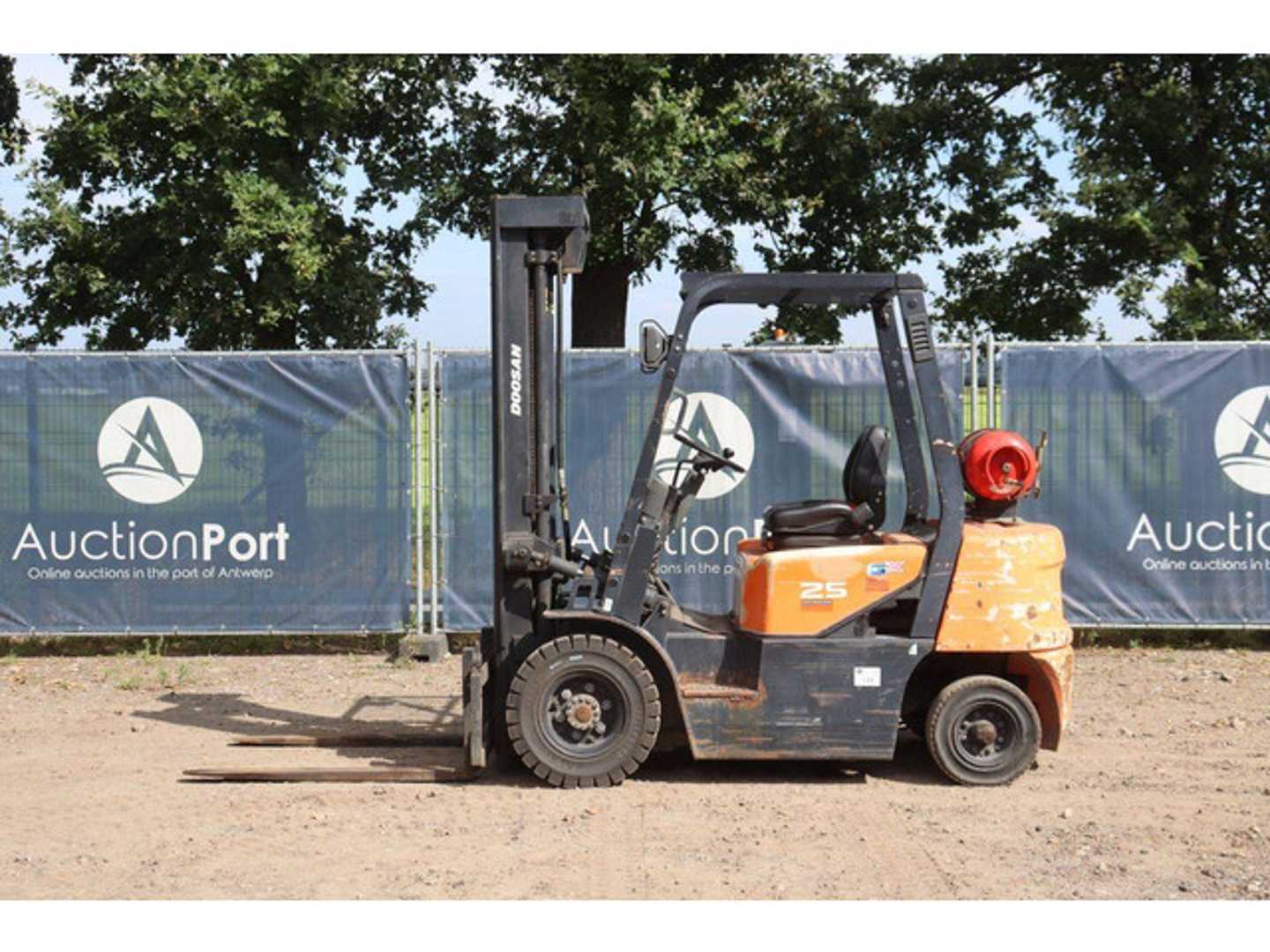 Used Forklift Doosan G25G 4 riteņu dakšu iekrāvējs (Image 2)