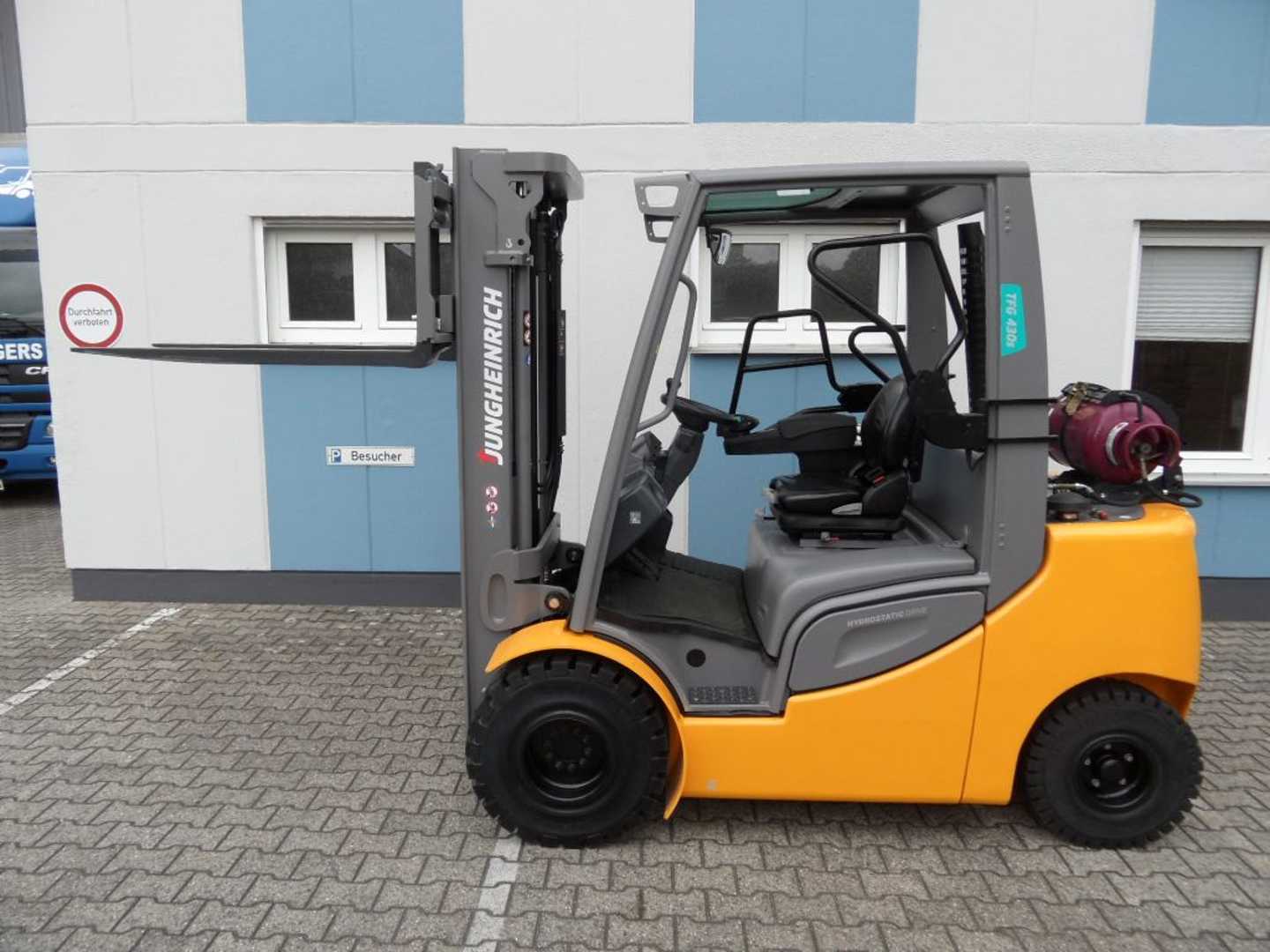 Used Forklift Jungheinrich TFG 430s - Freihub - aufgearbeitet - wenig Stunden 4 riteņu dakšu iekrāvējs (Image 4)